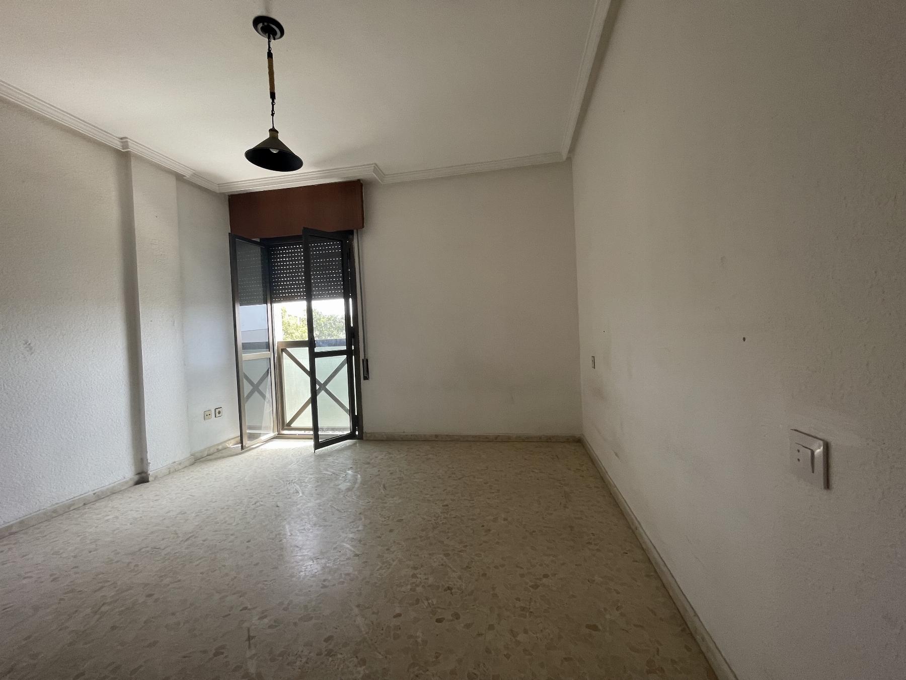 For sale of flat in Almería
