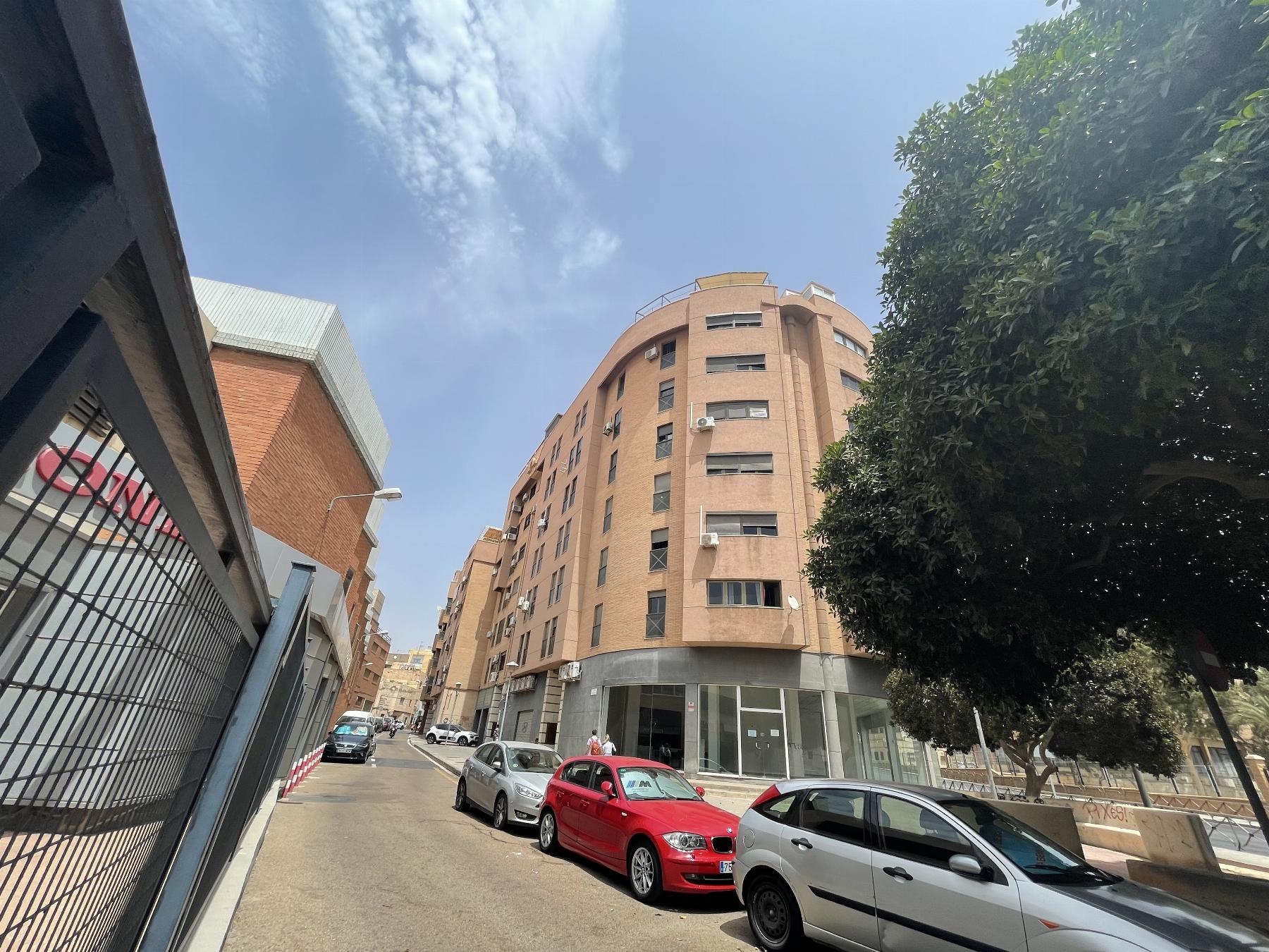 For sale of flat in Almería