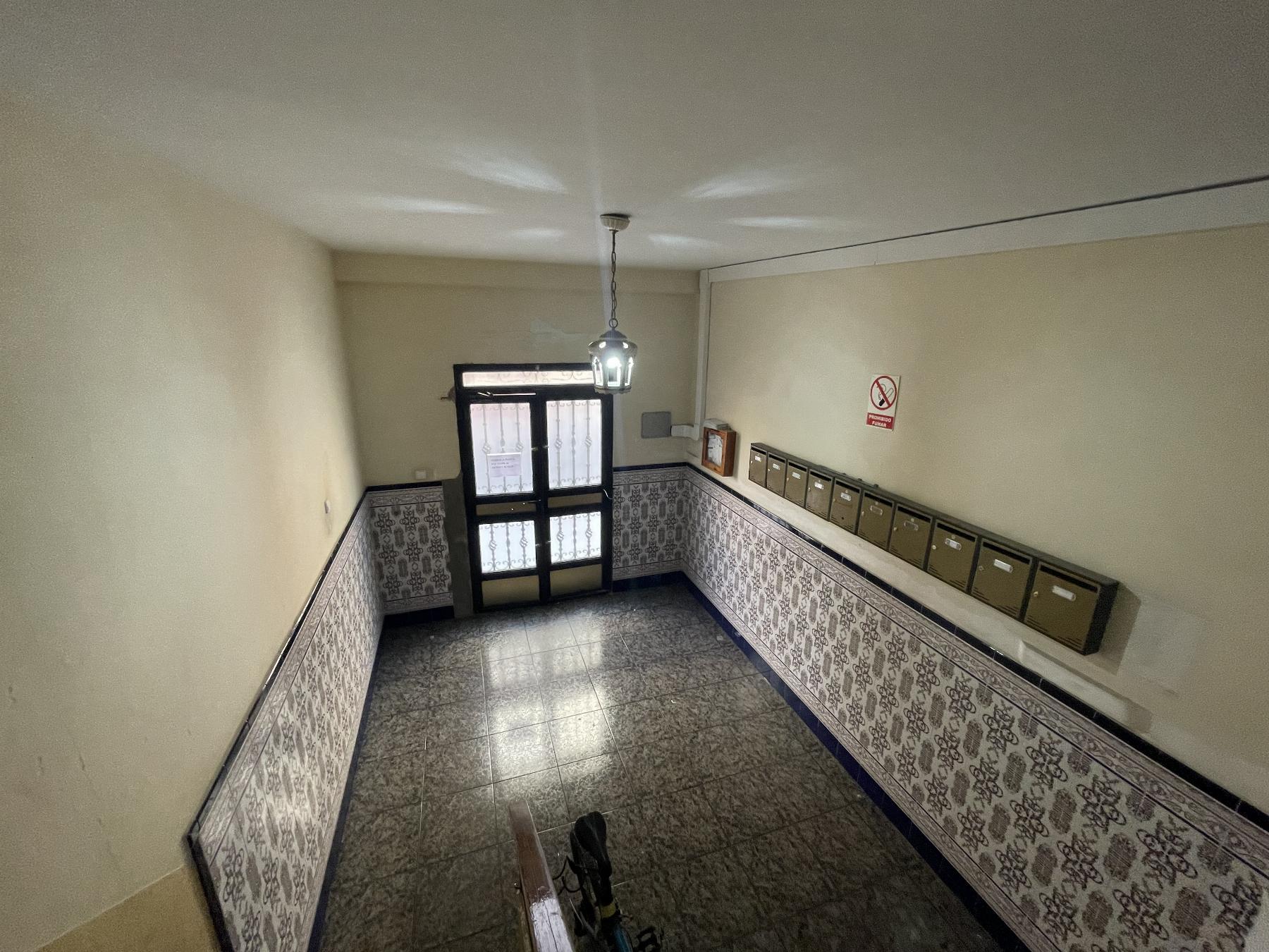 For sale of flat in Almería