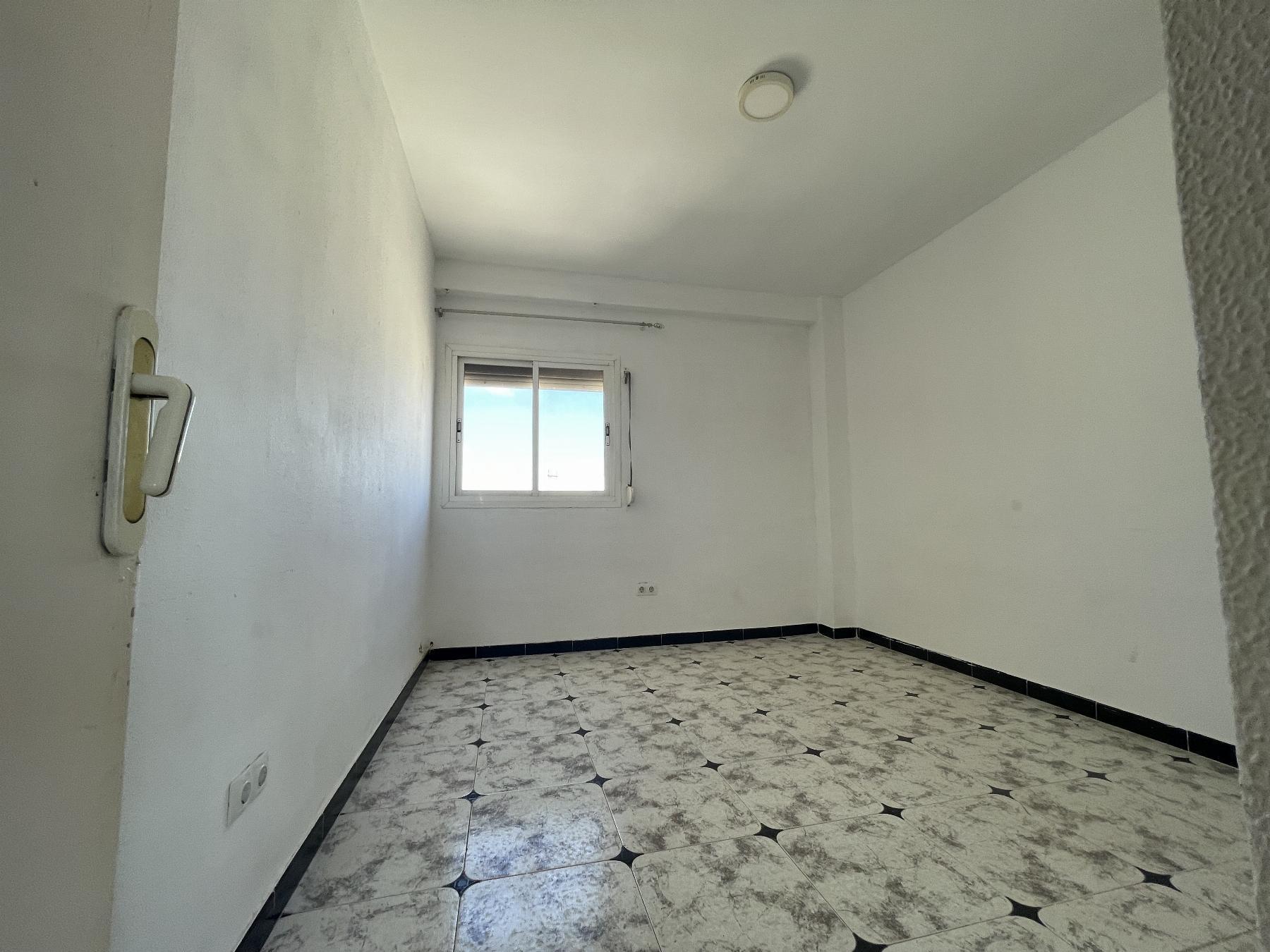 For sale of flat in Almería