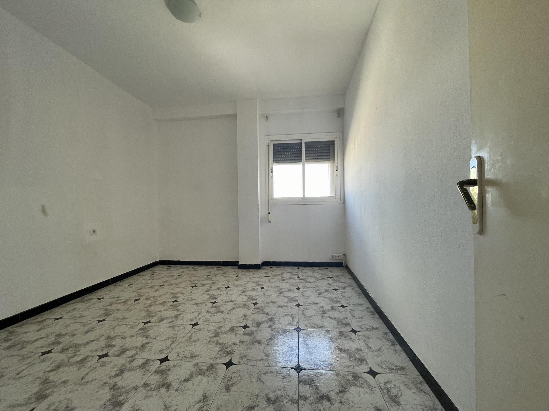 For sale of flat in Almería