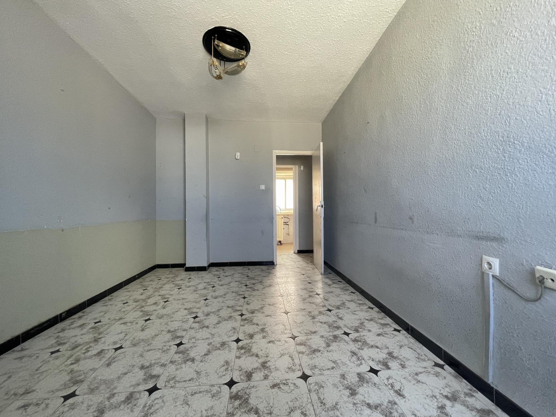 For sale of flat in Almería