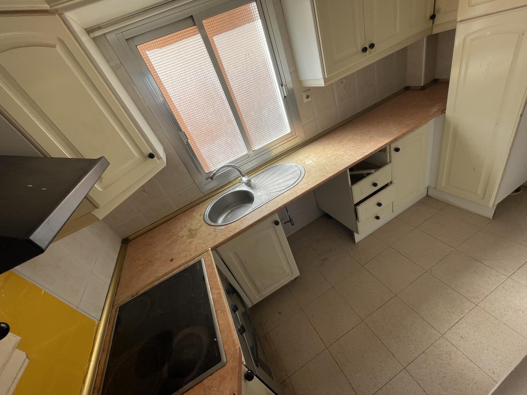 For sale of flat in Almería