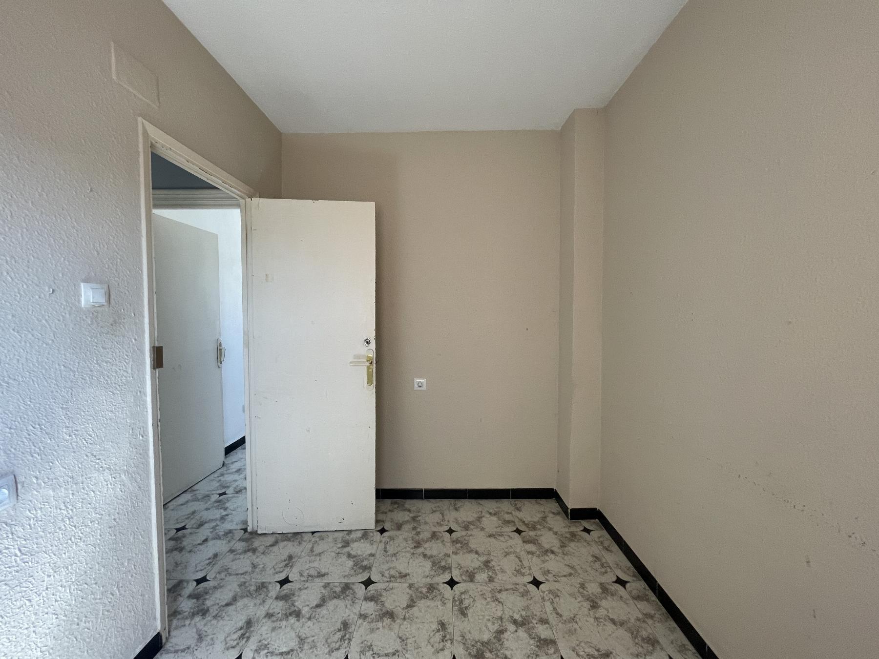 For sale of flat in Almería