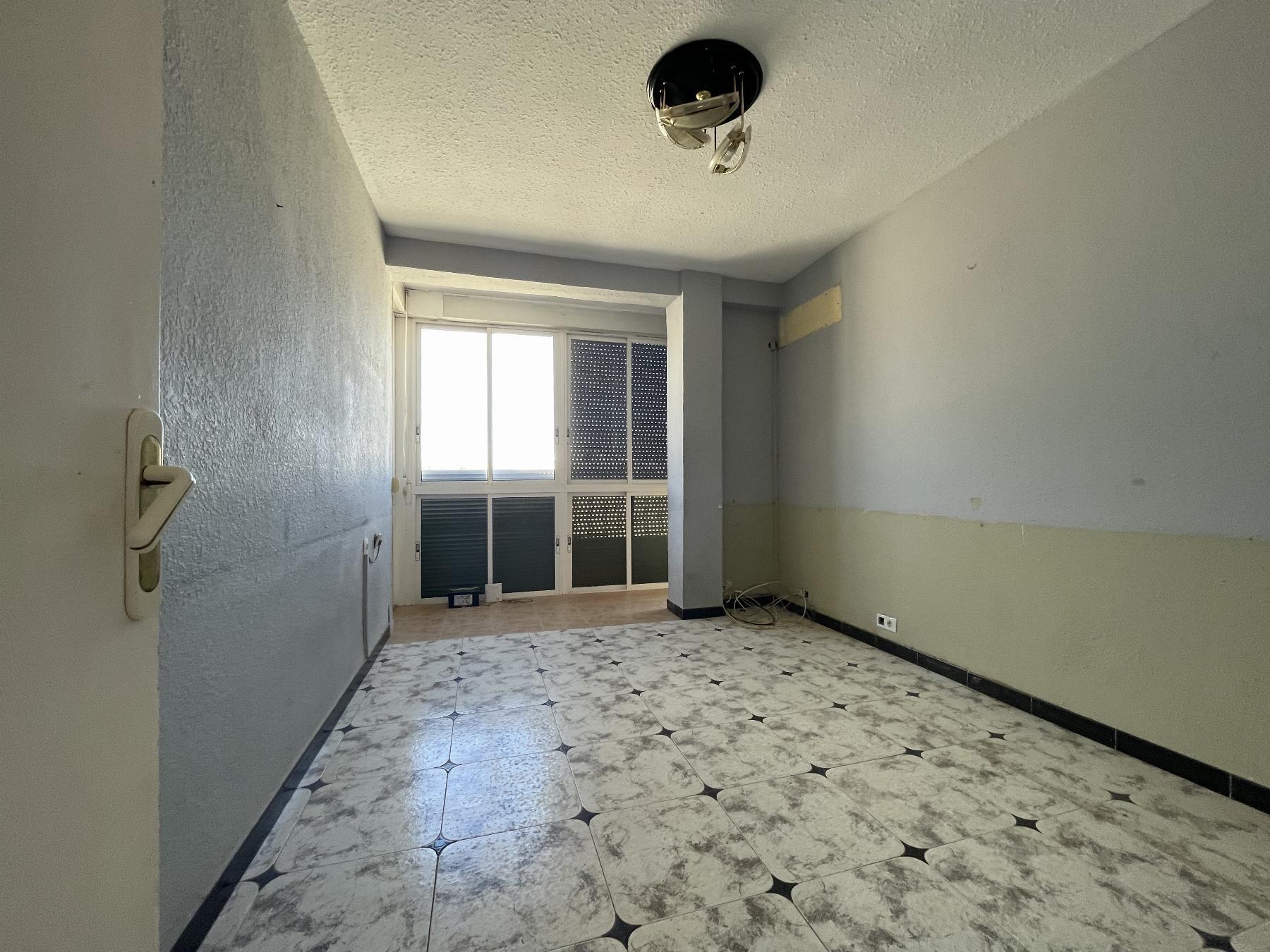 For sale of flat in Almería