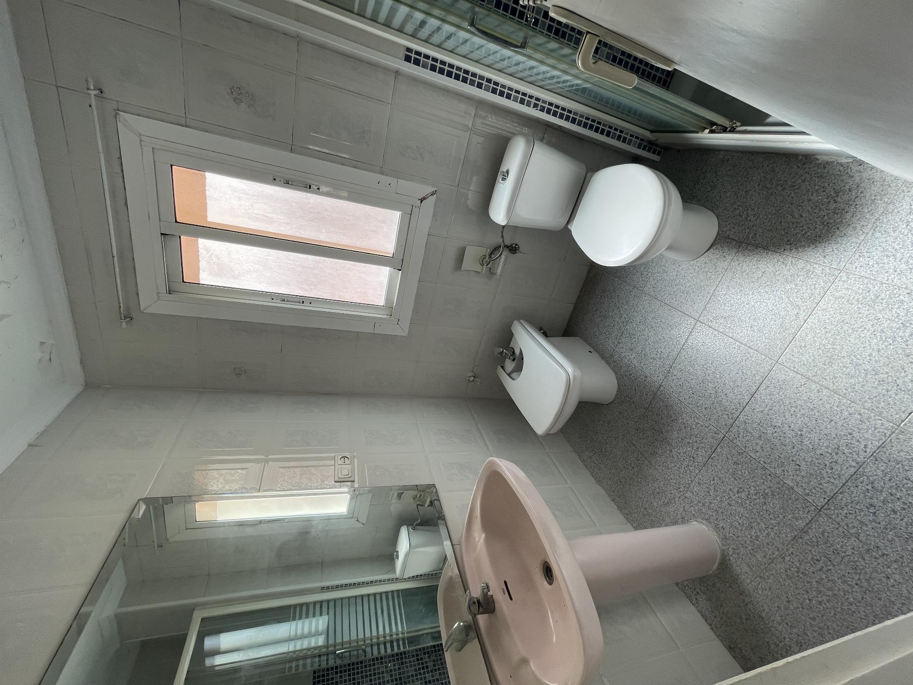 For sale of flat in Almería