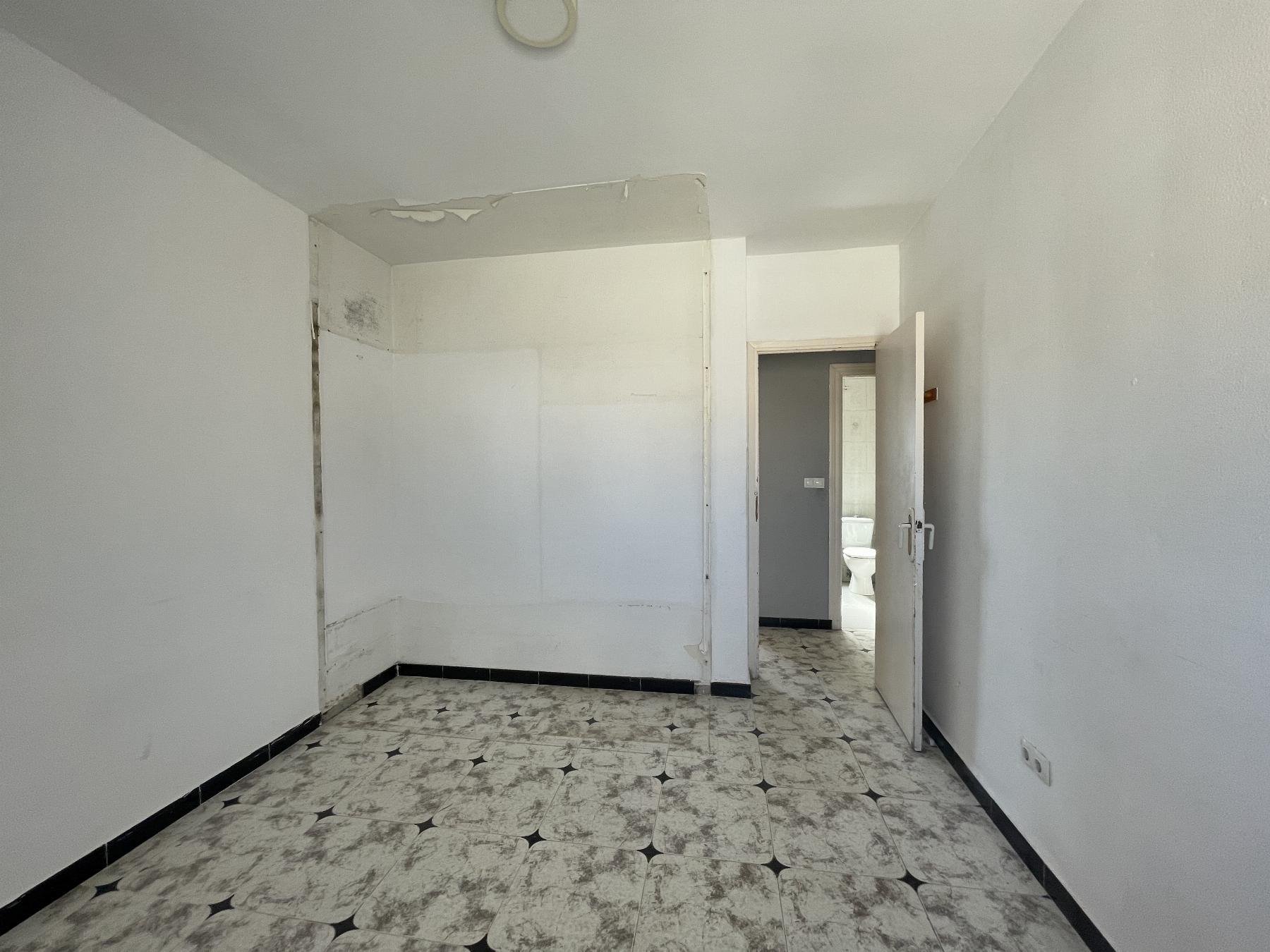 For sale of flat in Almería
