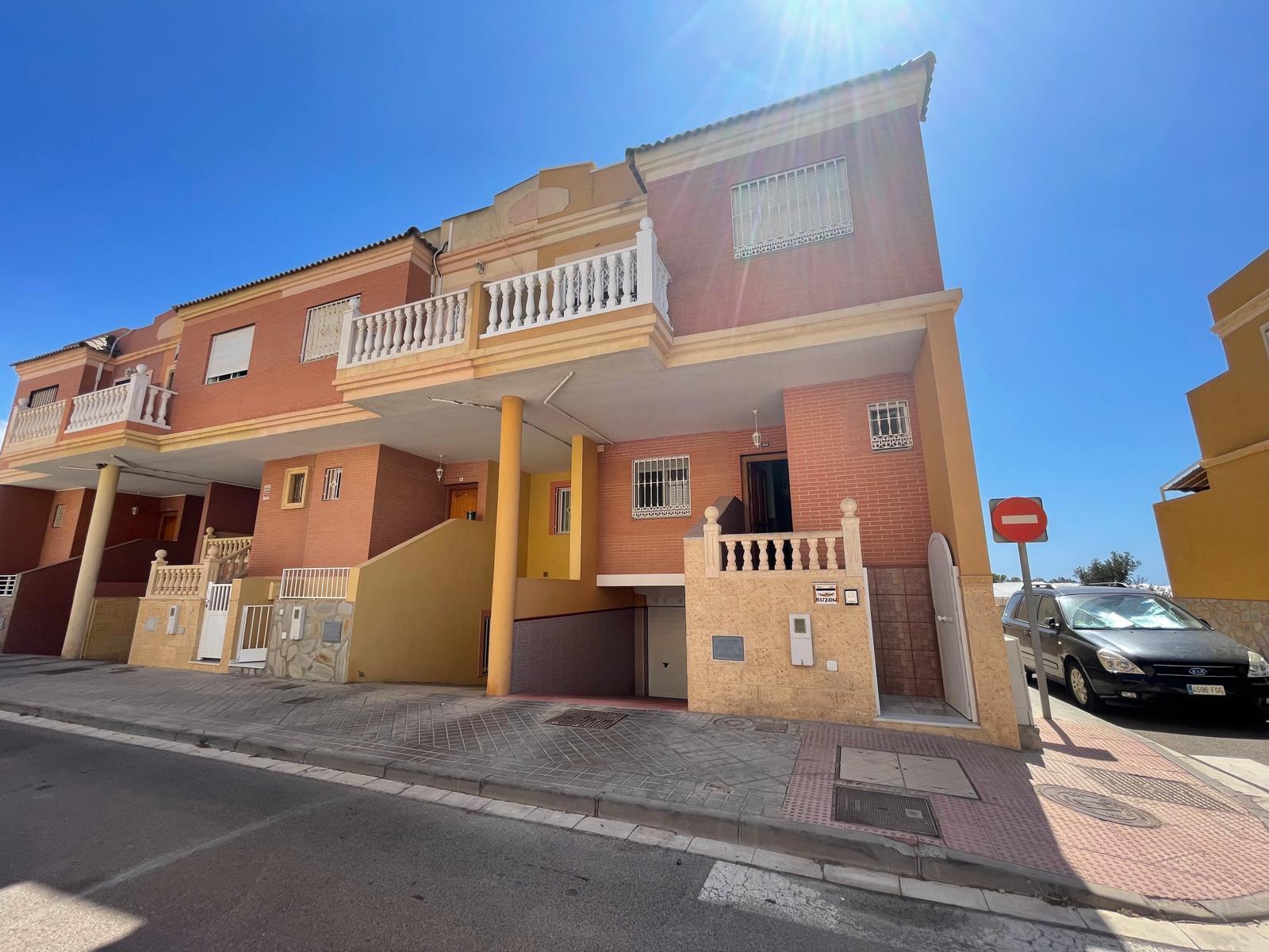 For sale of duplex in El Alquián