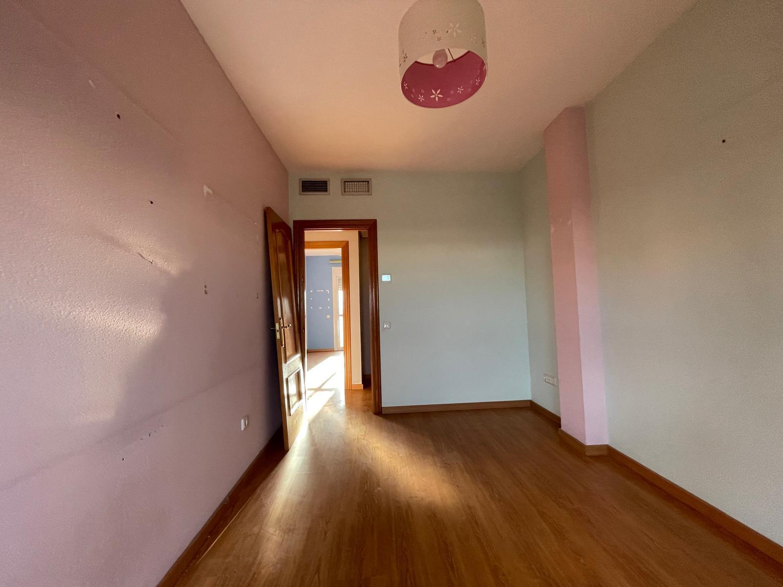 For sale of flat in Almería