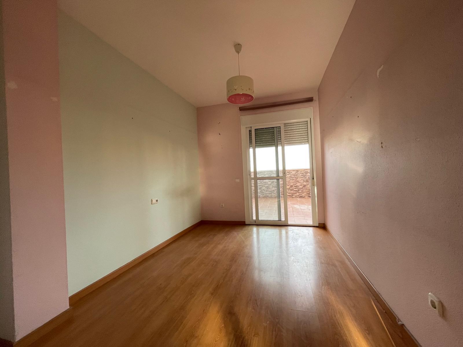 For sale of flat in Almería