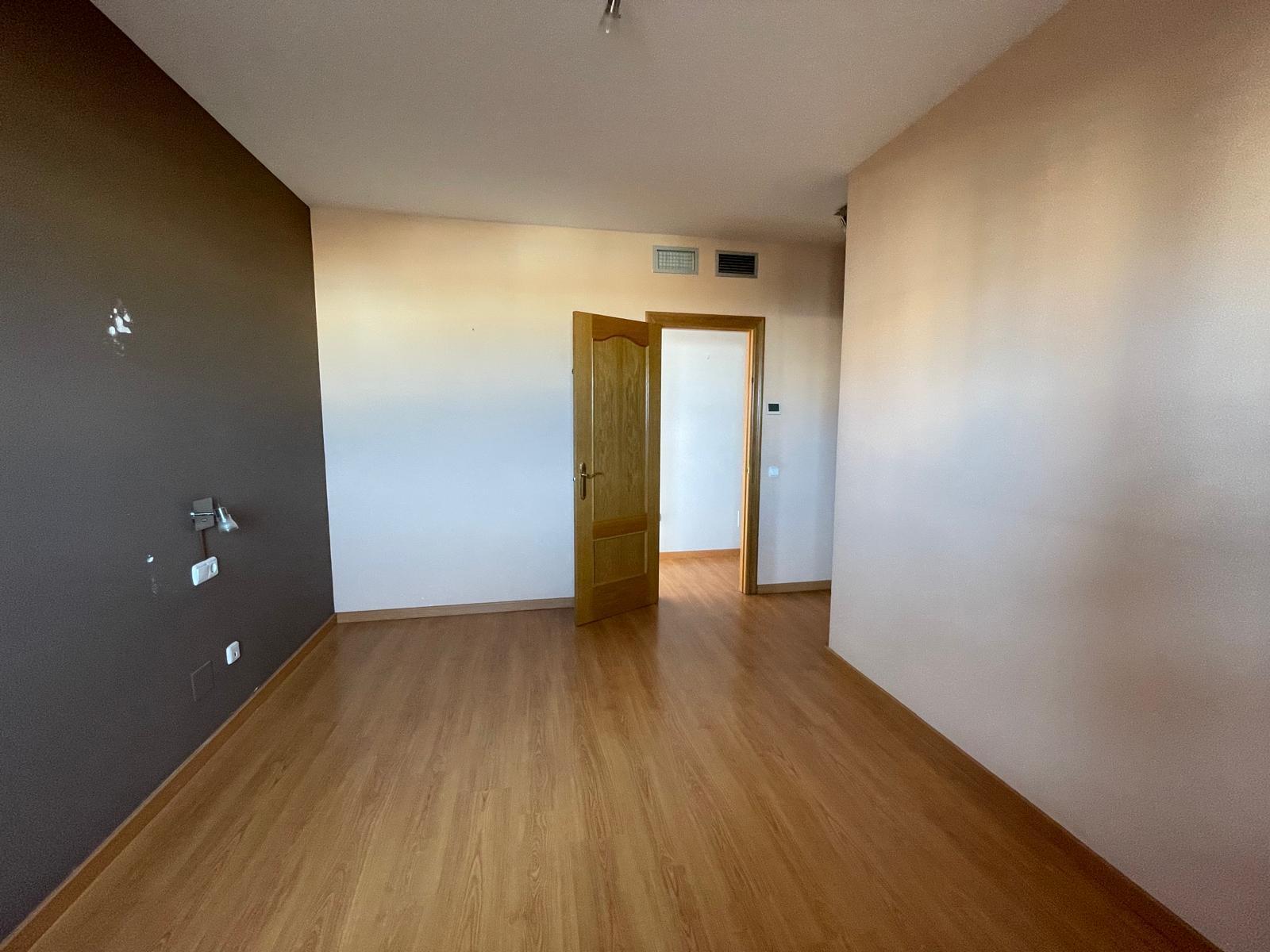 For sale of flat in Almería