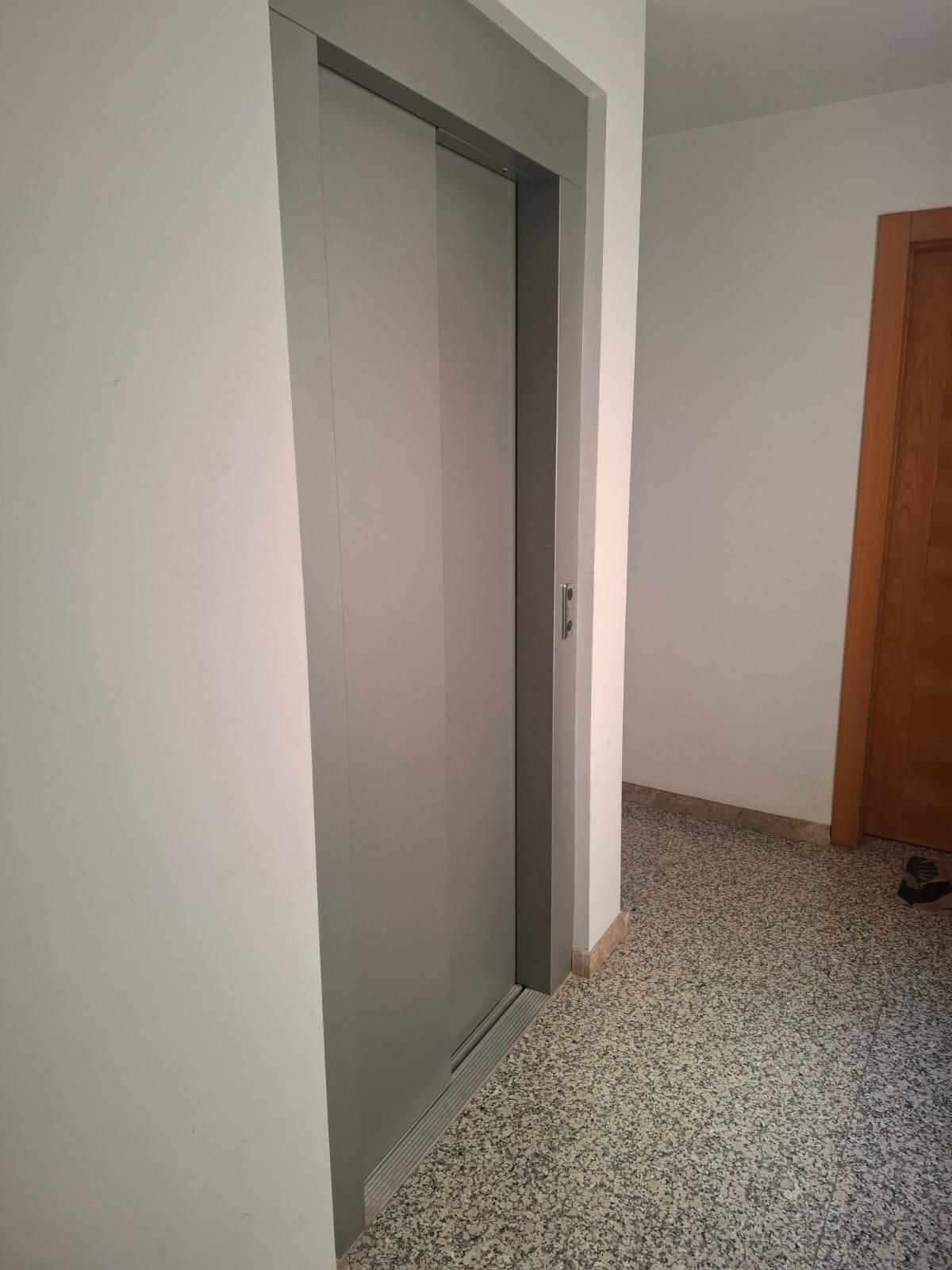 For sale of flat in Roquetas de Mar