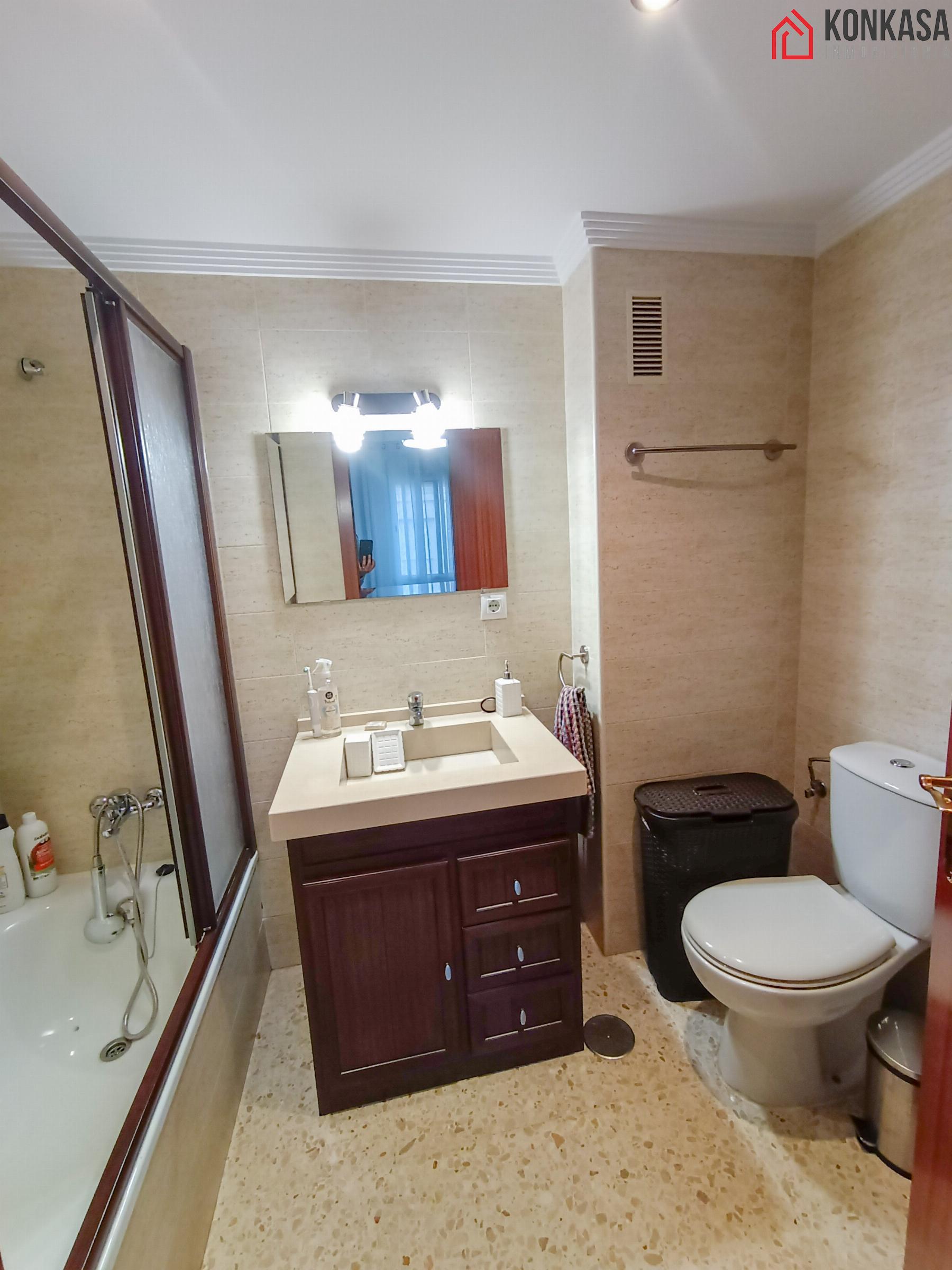 Suite bathroom