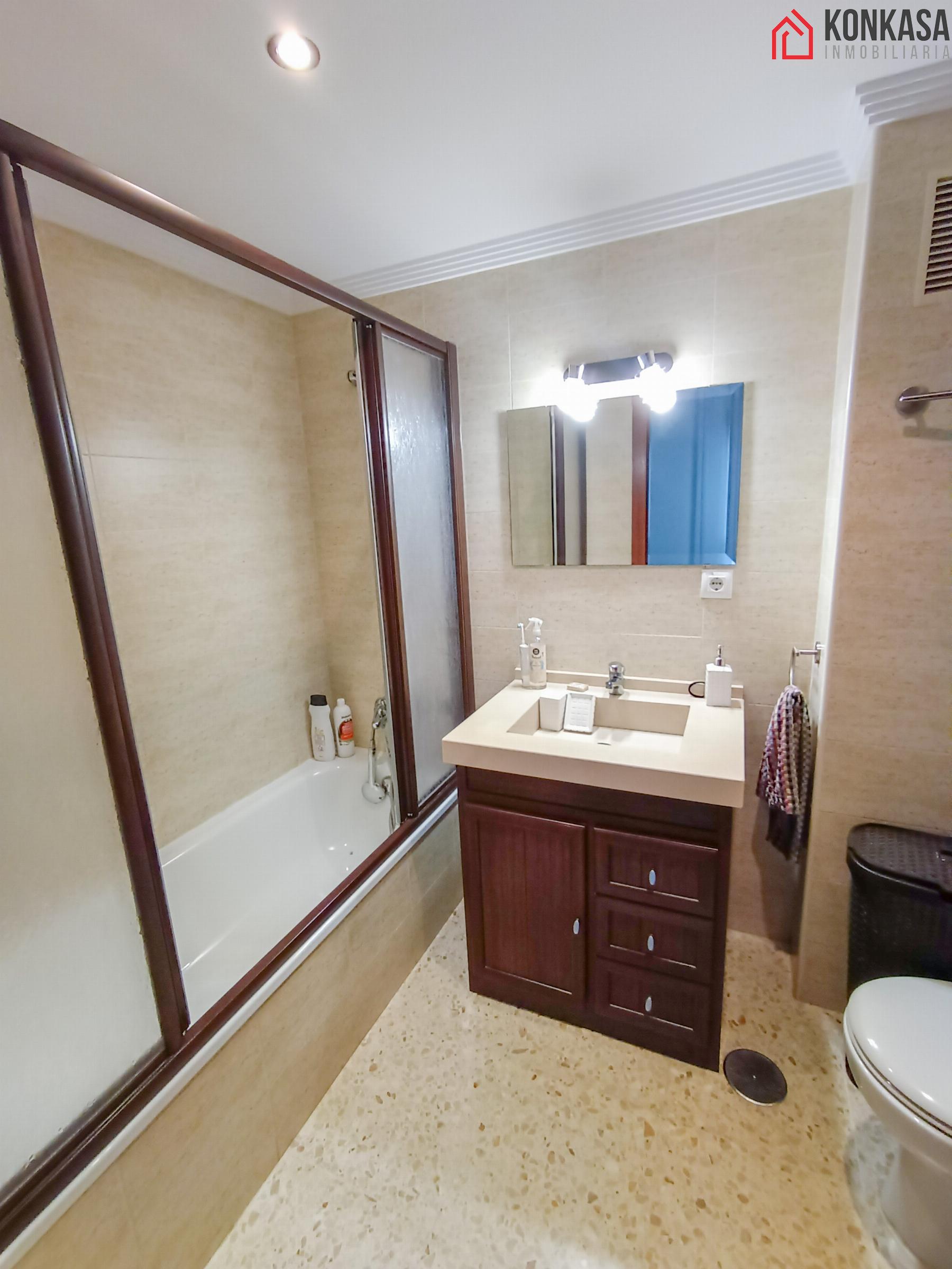 Suite bathroom