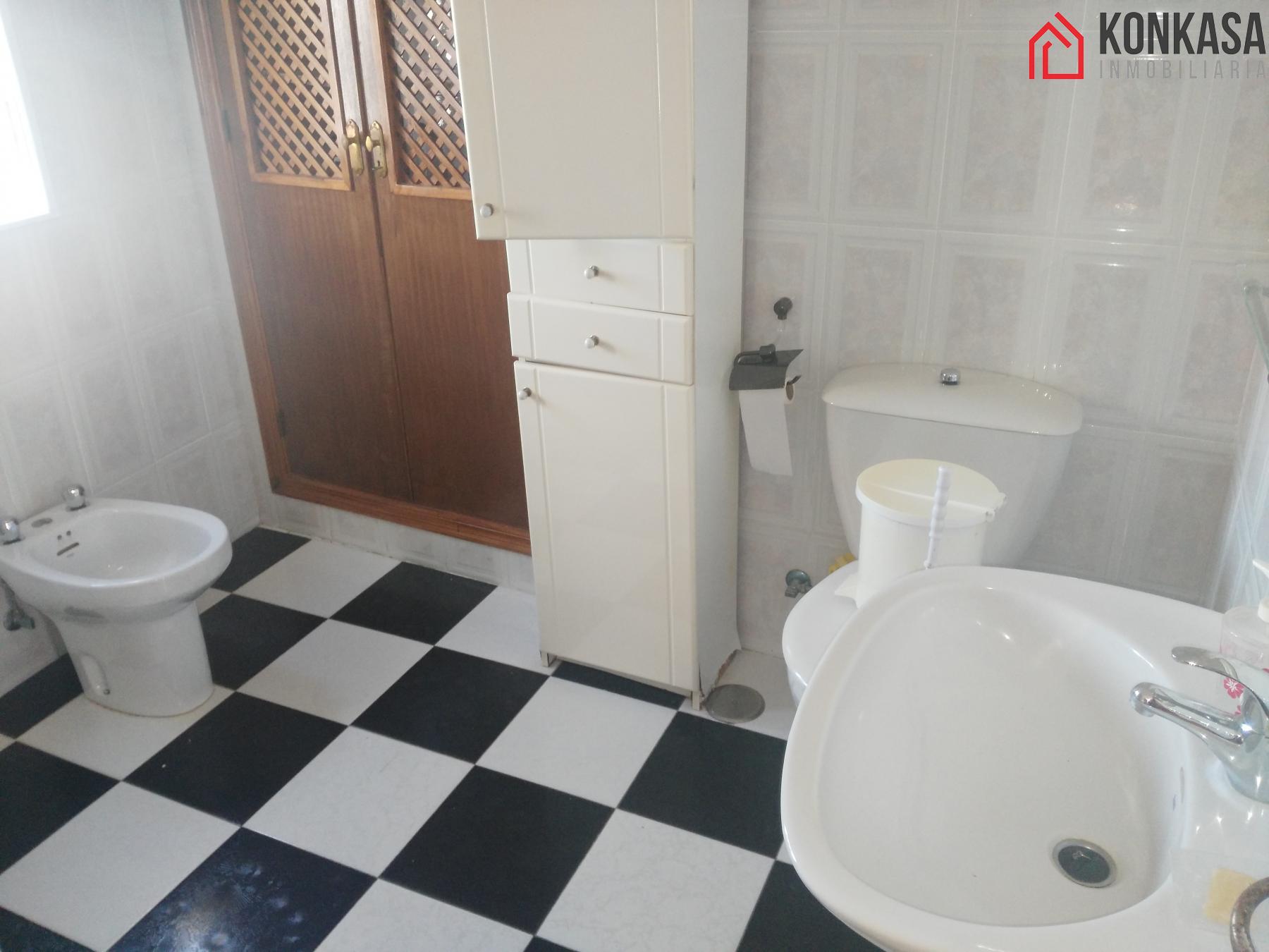 For sale of flat in Arcos de la Frontera