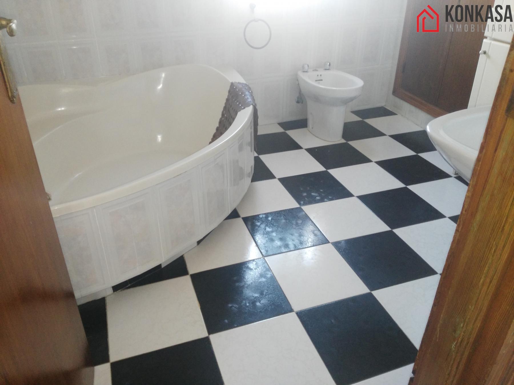 For sale of flat in Arcos de la Frontera