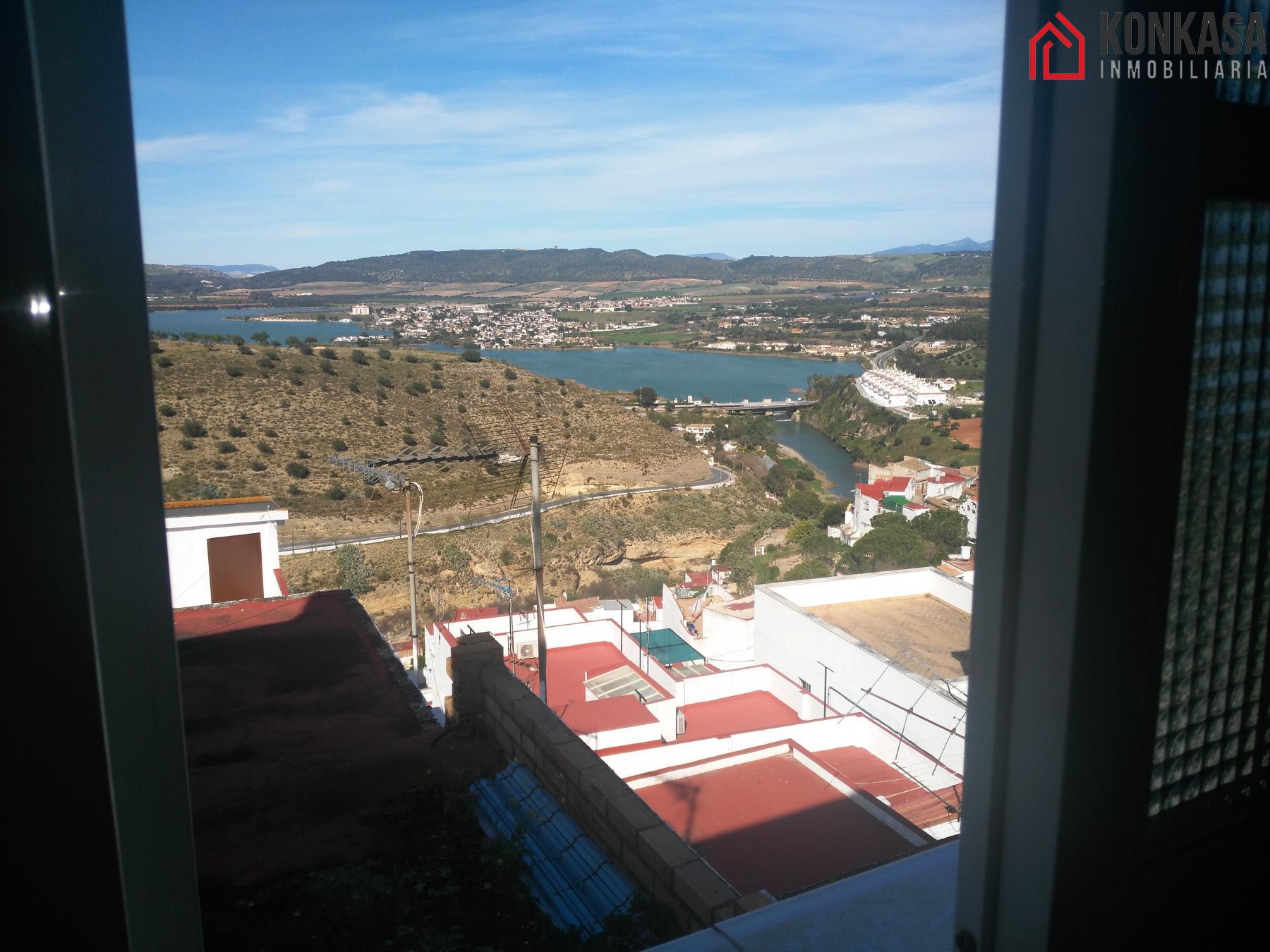 For sale of flat in Arcos de la Frontera