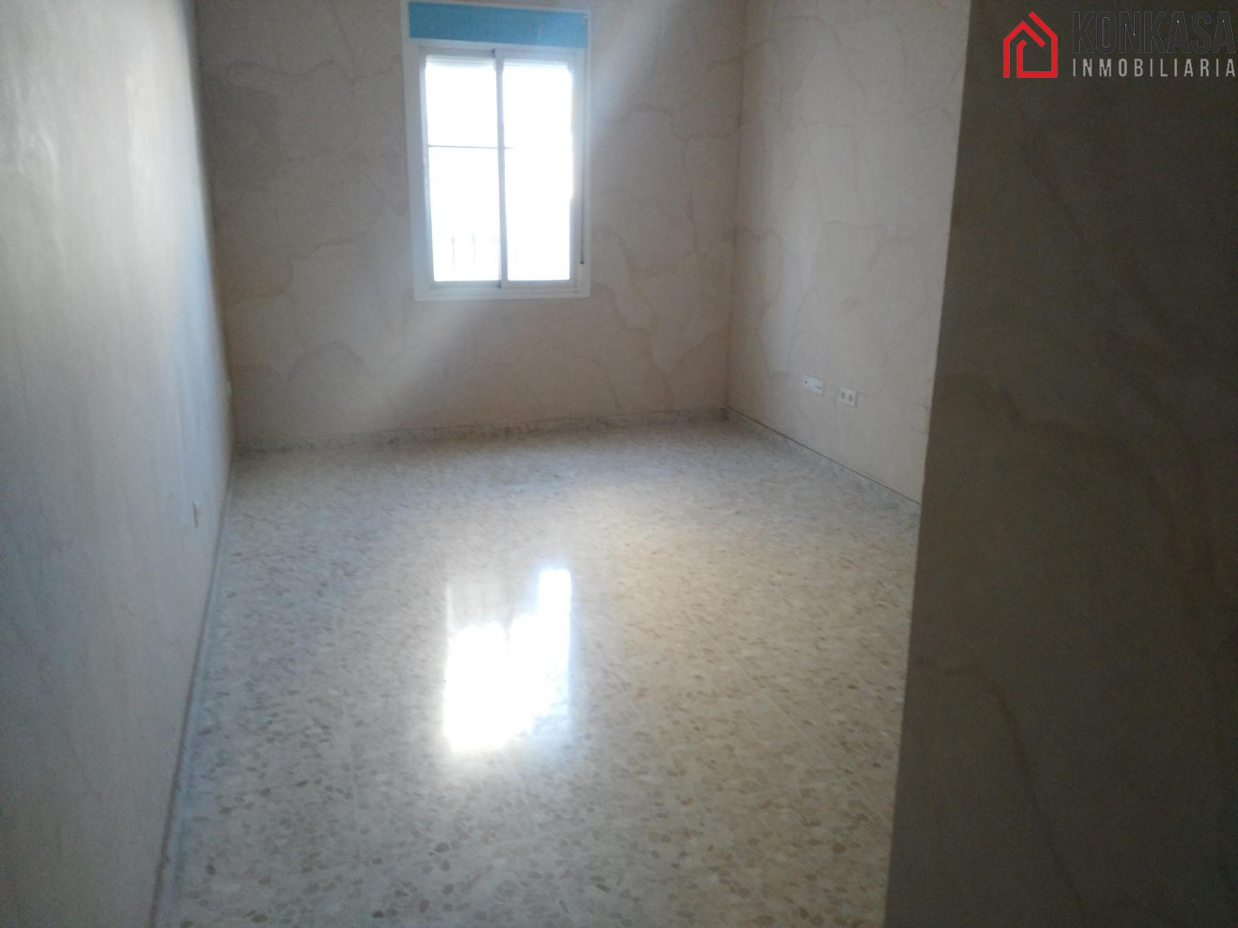 For sale of ground floor in Arcos de la Frontera