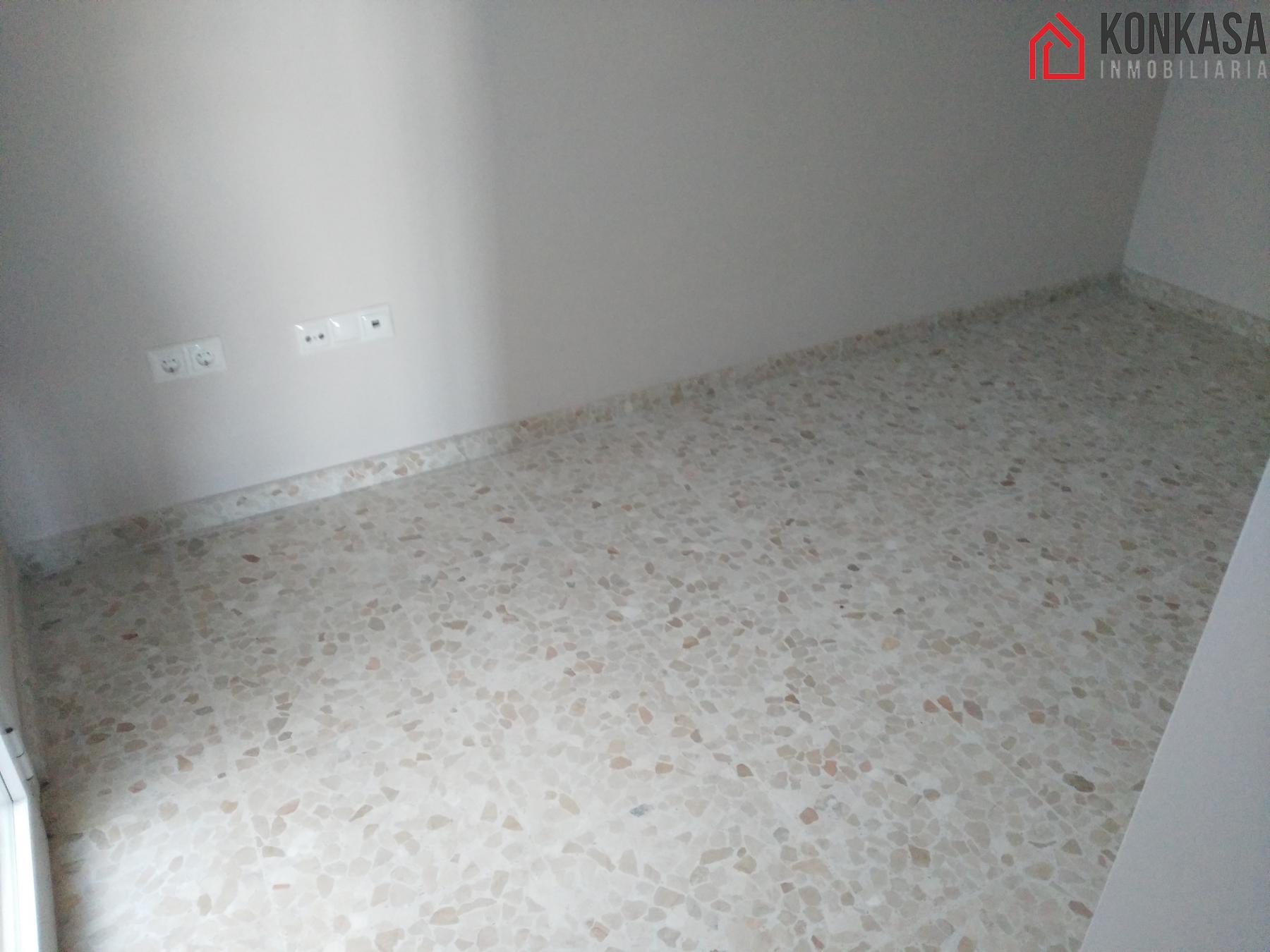 For sale of ground floor in Arcos de la Frontera