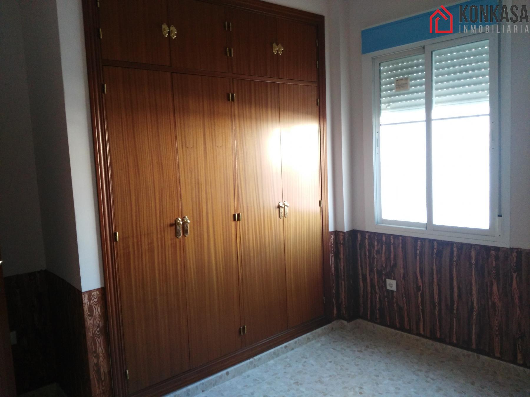 For sale of ground floor in Arcos de la Frontera