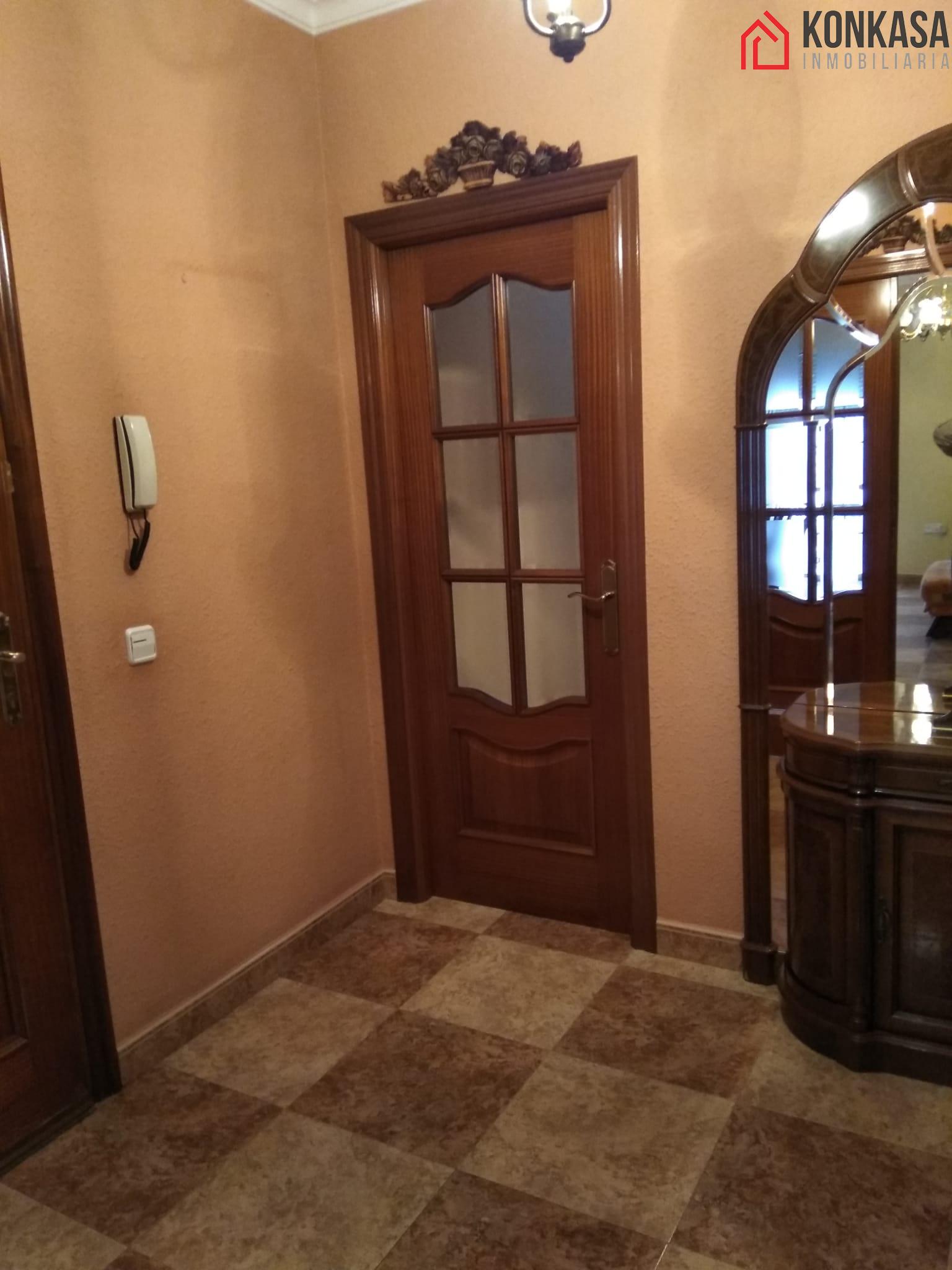 For sale of flat in Arcos de la Frontera