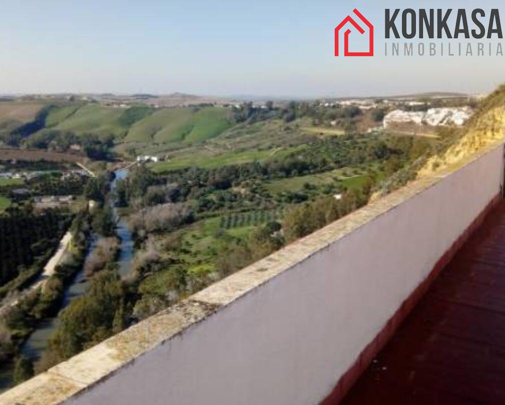 For sale of flat in Arcos de la Frontera