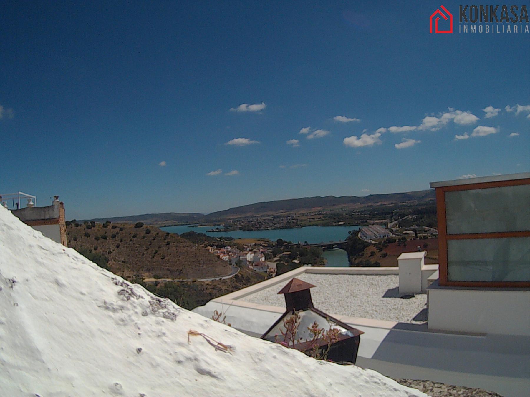 For sale of flat in Arcos de la Frontera