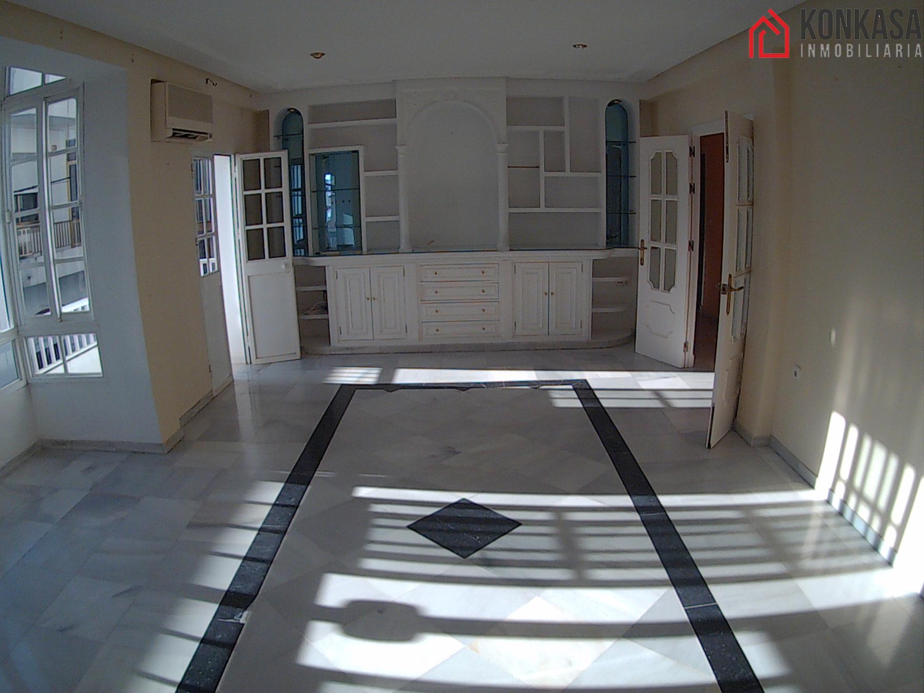 For sale of flat in Arcos de la Frontera