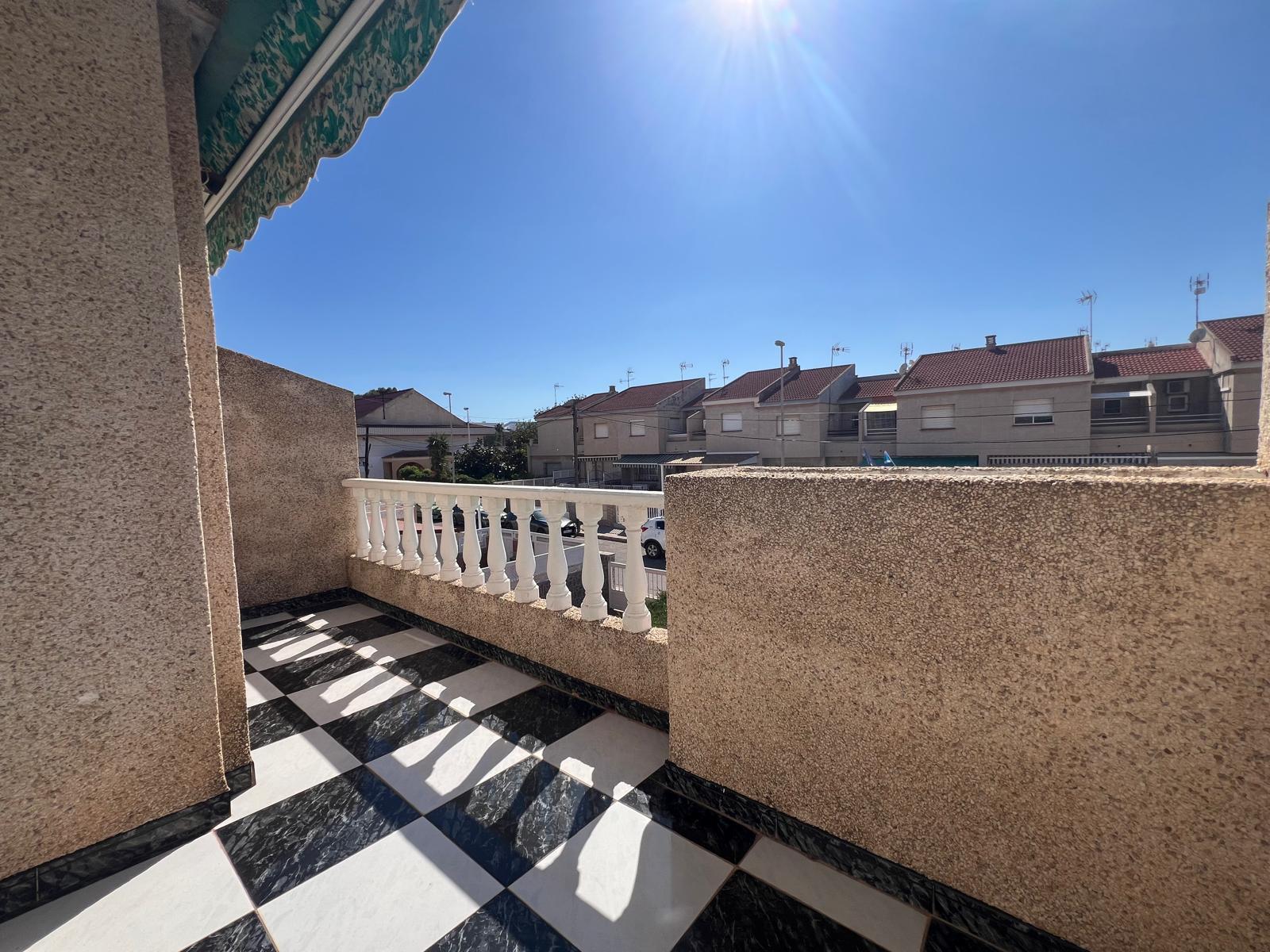 For rent of duplex in Islas Menores