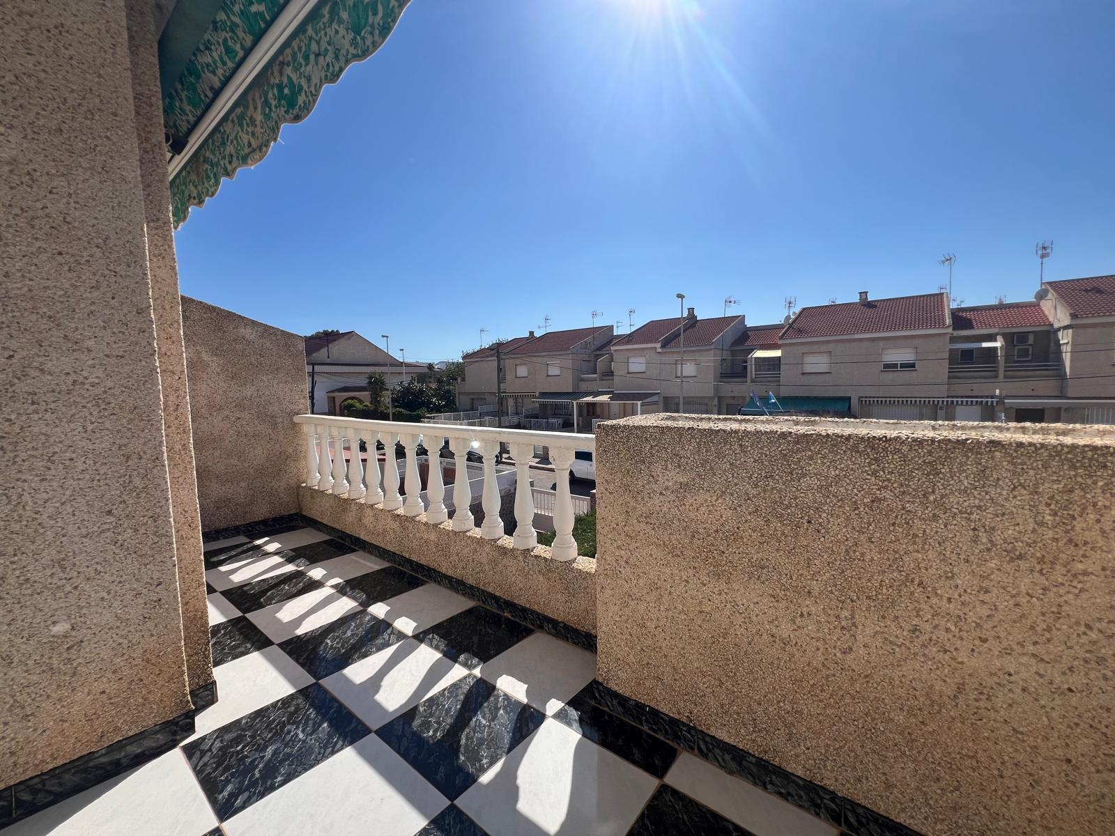 For rent of duplex in Islas Menores
