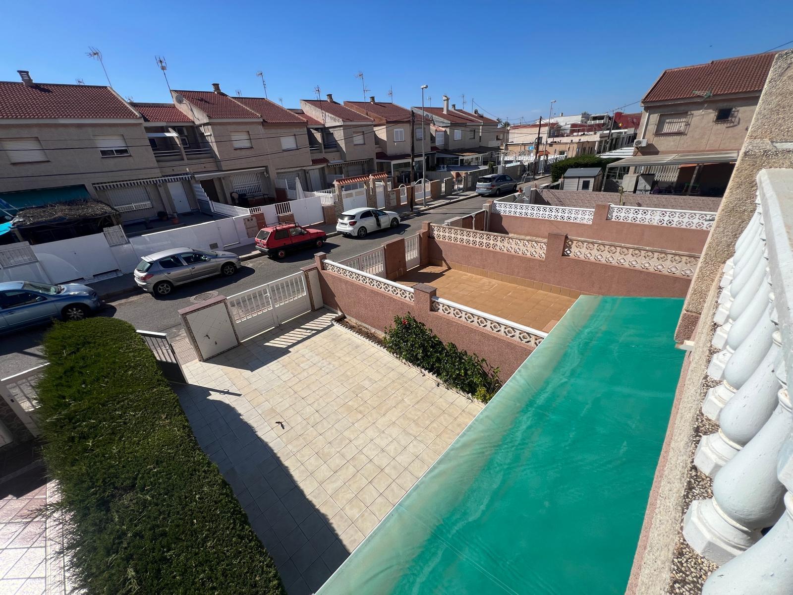 For rent of duplex in Islas Menores