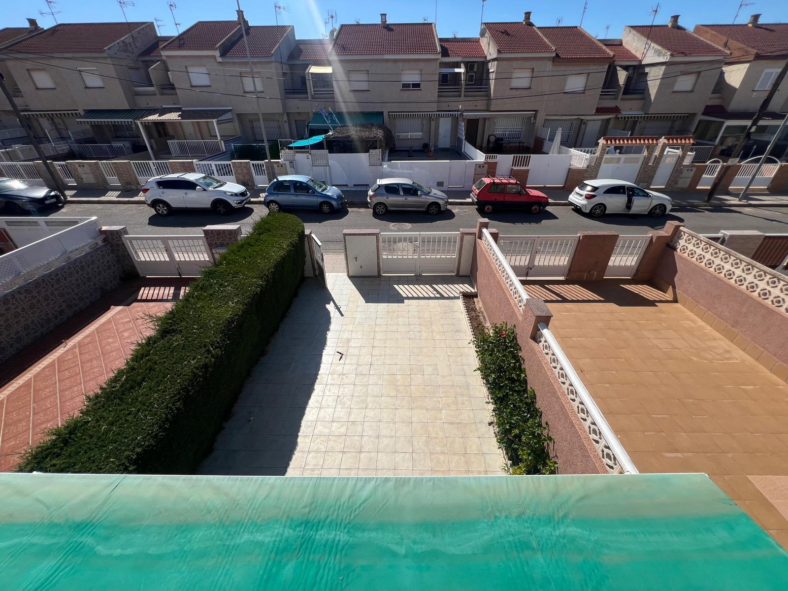 For rent of duplex in Islas Menores