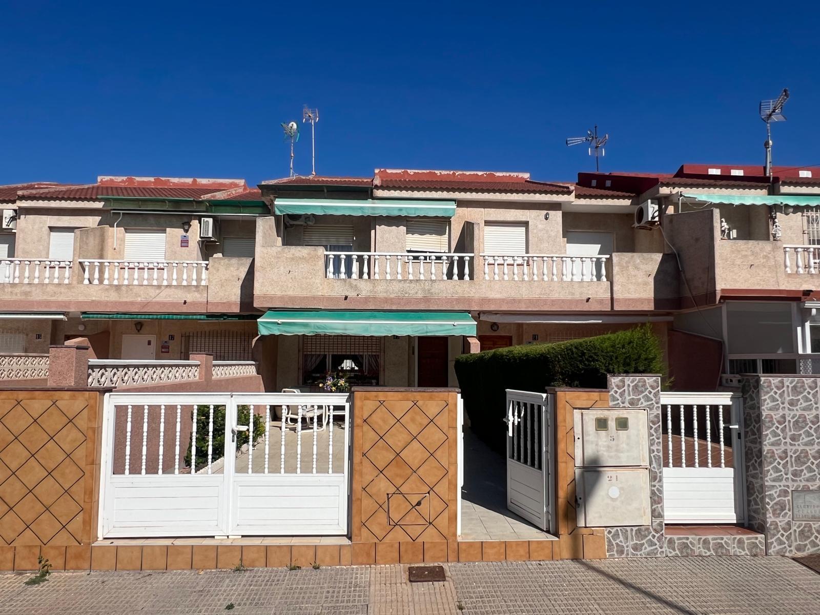 For rent of duplex in Islas Menores