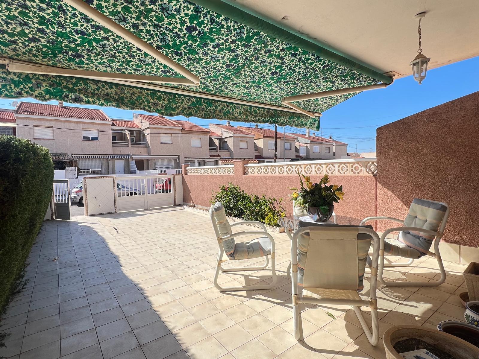 For rent of duplex in Islas Menores