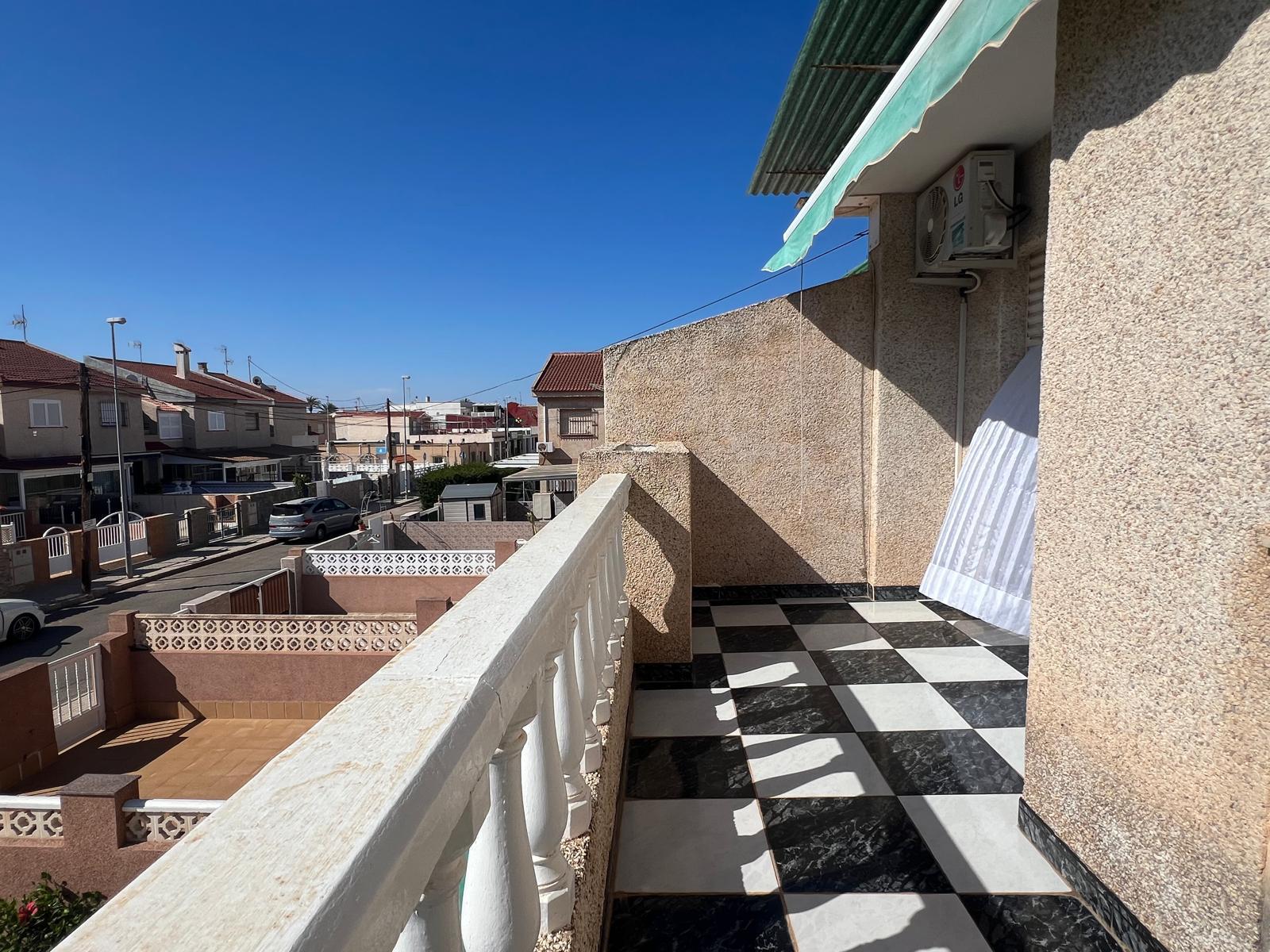 For rent of duplex in Islas Menores