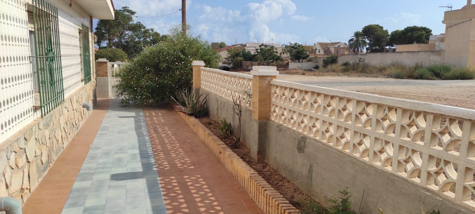 For sale of house in Los Nietos