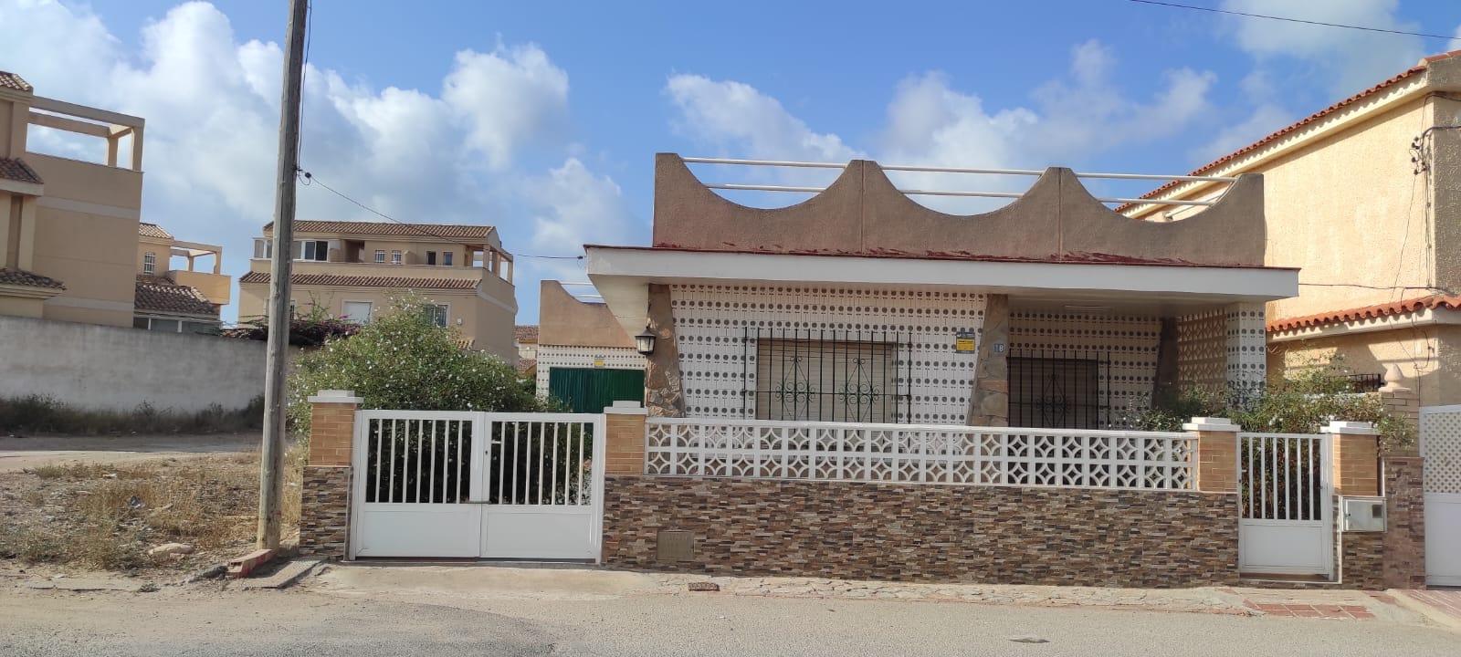 For sale of house in Los Nietos