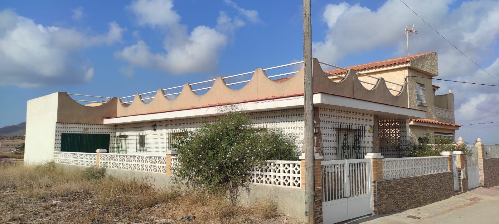 For sale of house in Los Nietos