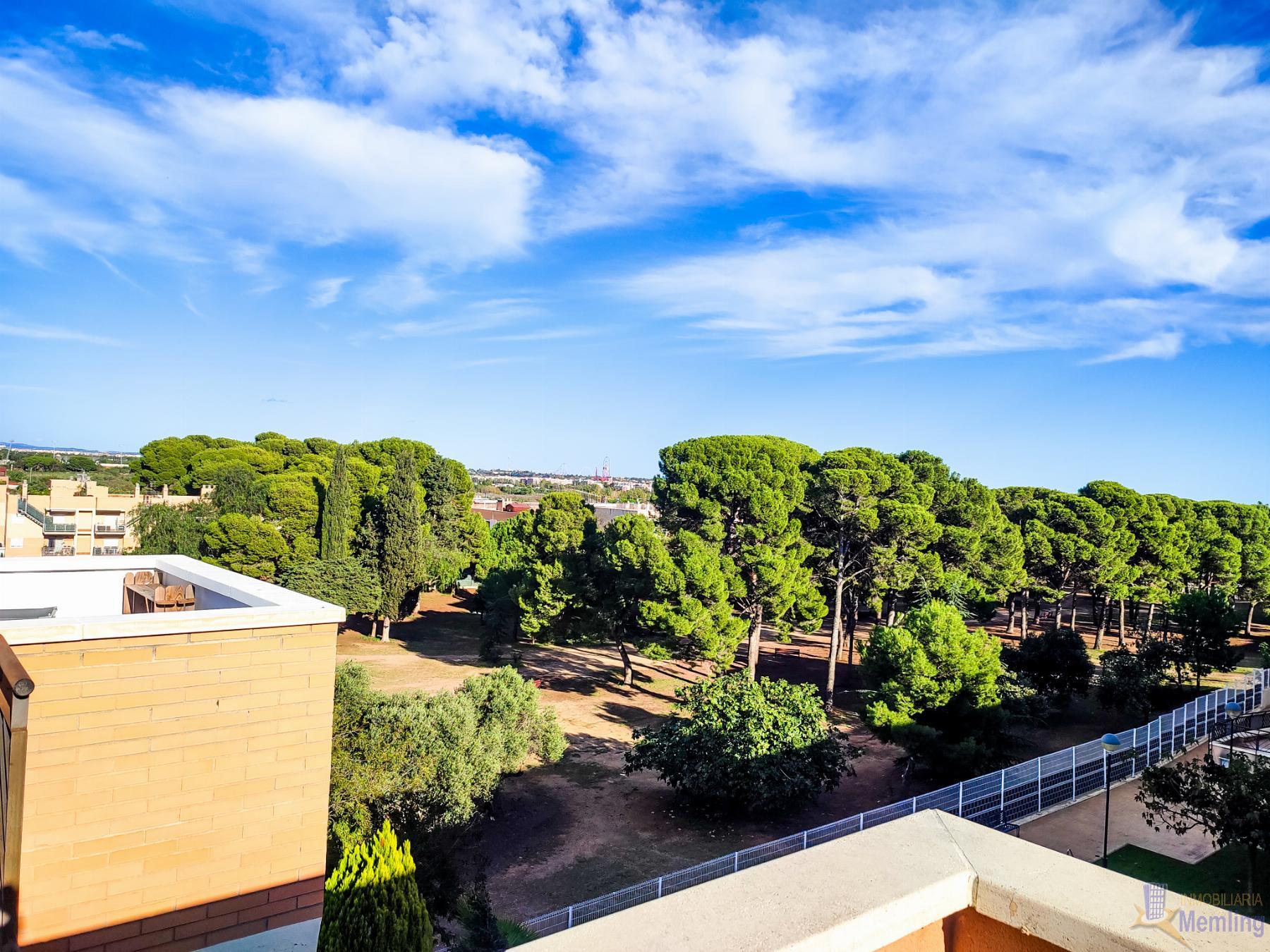 For sale of penthouse in Cambrils