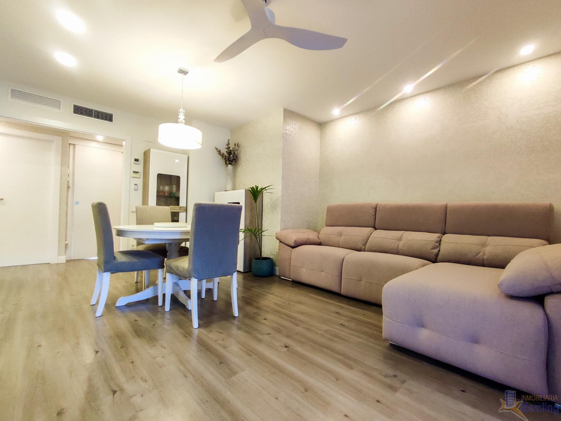 For sale of penthouse in Cambrils