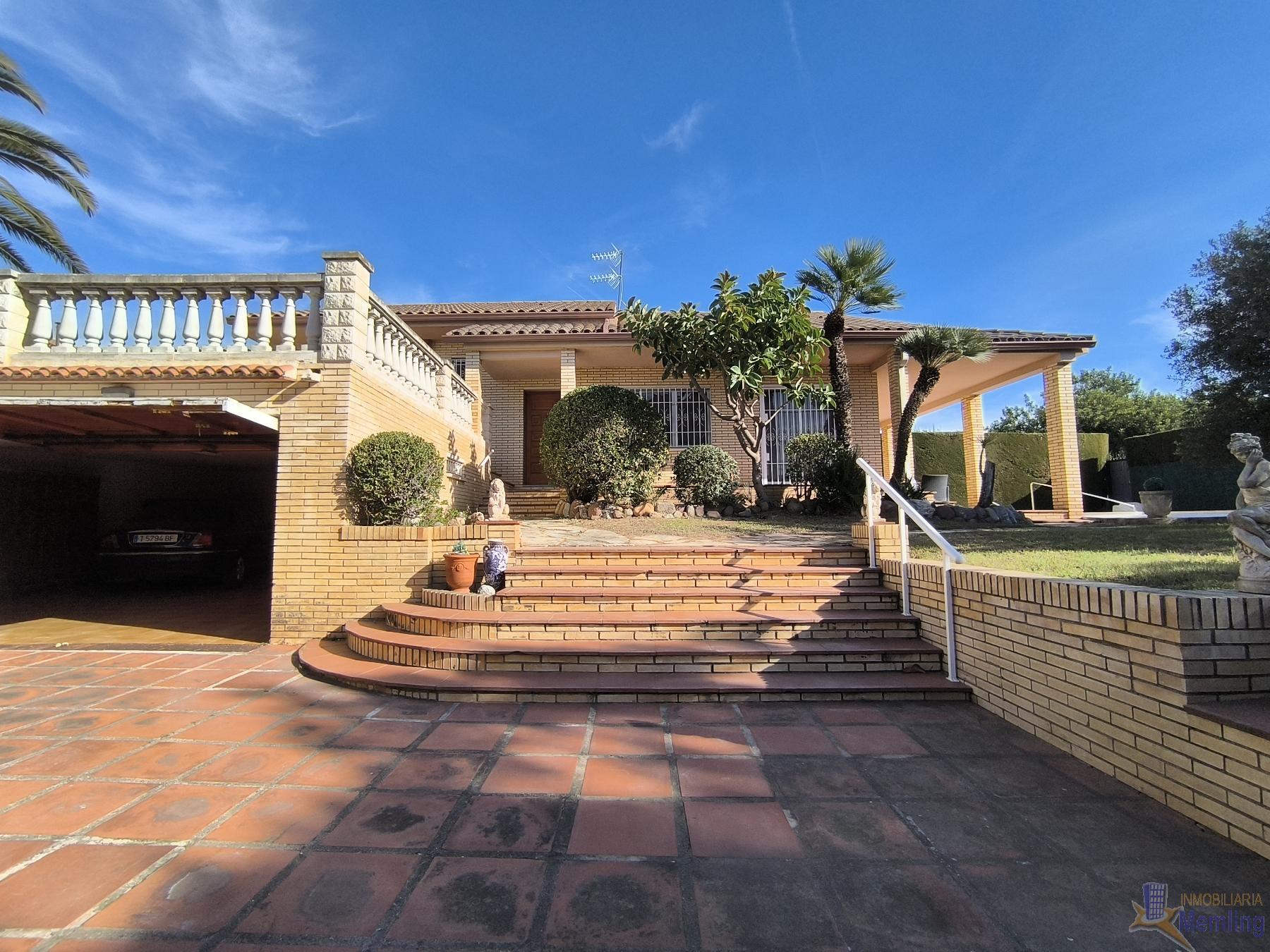 For sale of chalet in Cambrils