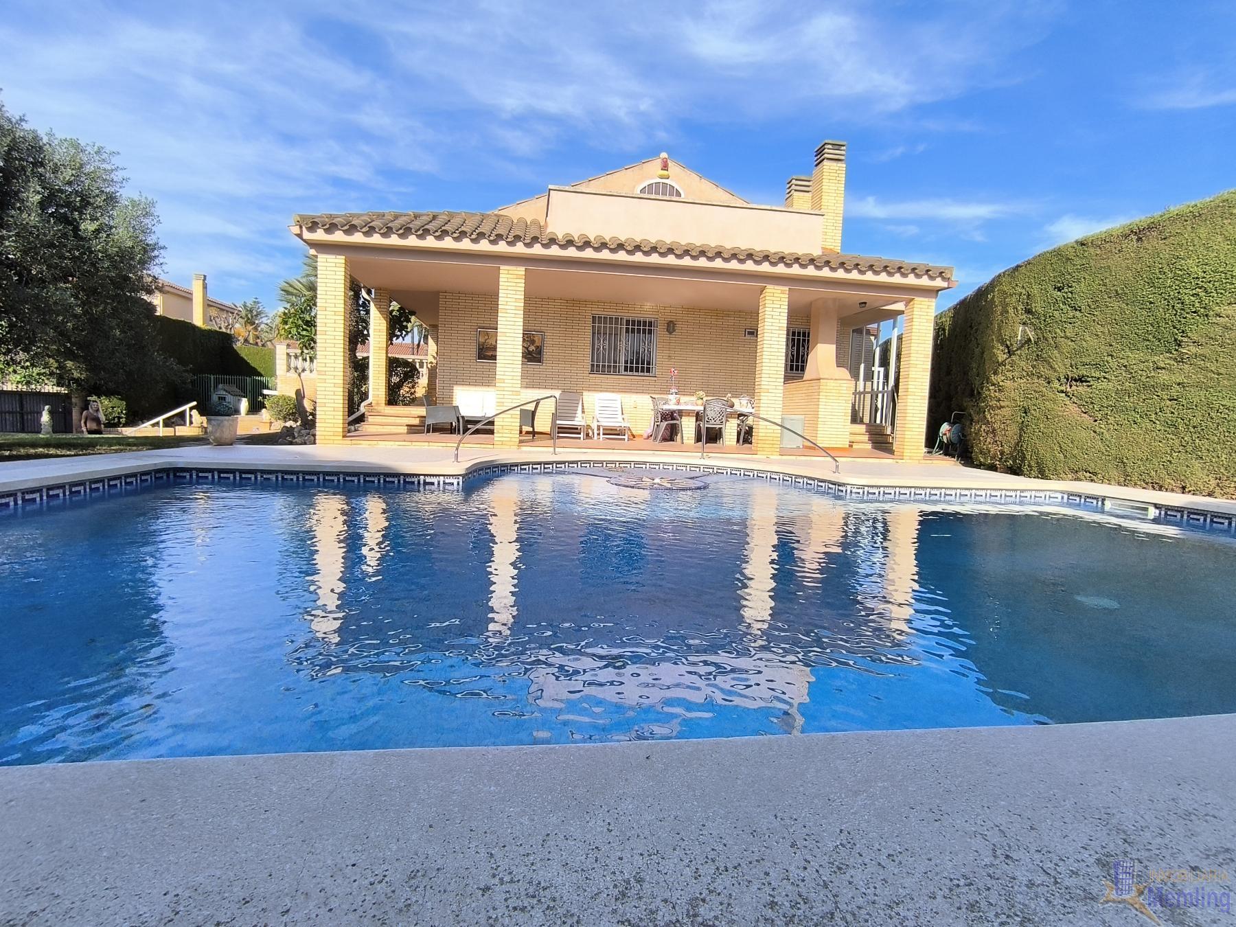 For sale of chalet in Cambrils