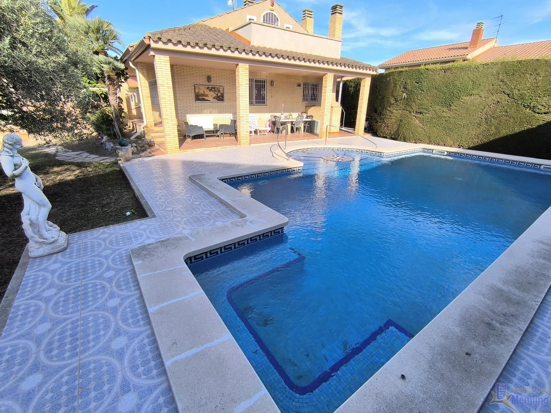 For sale of chalet in Cambrils