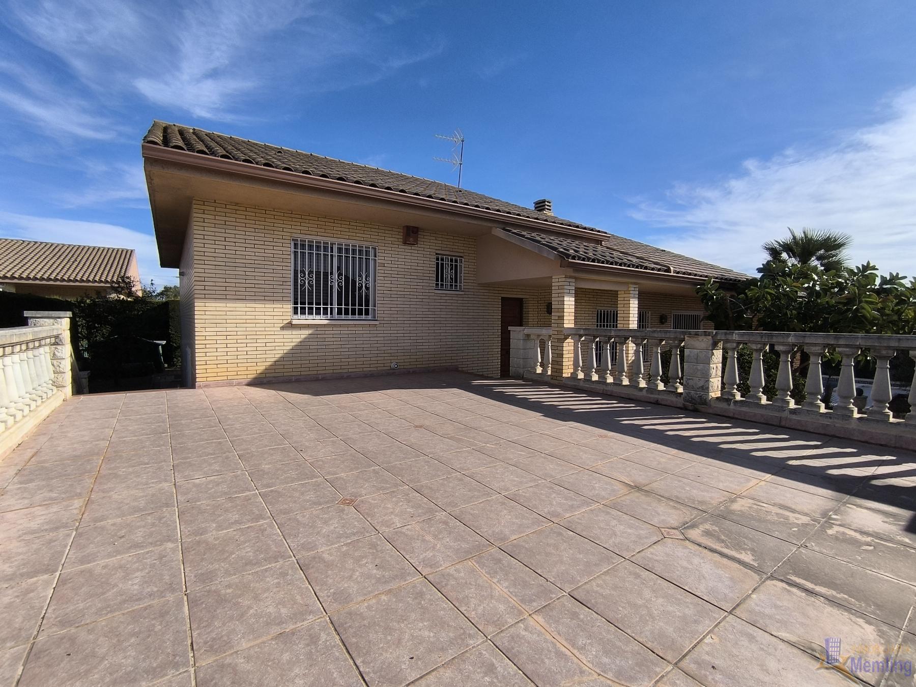 For sale of chalet in Cambrils