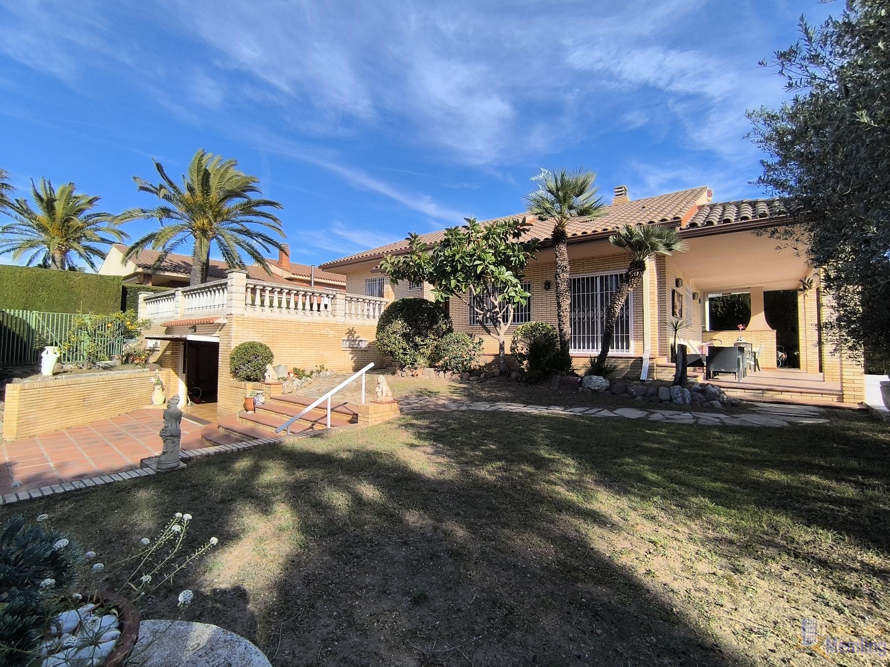 For sale of chalet in Cambrils