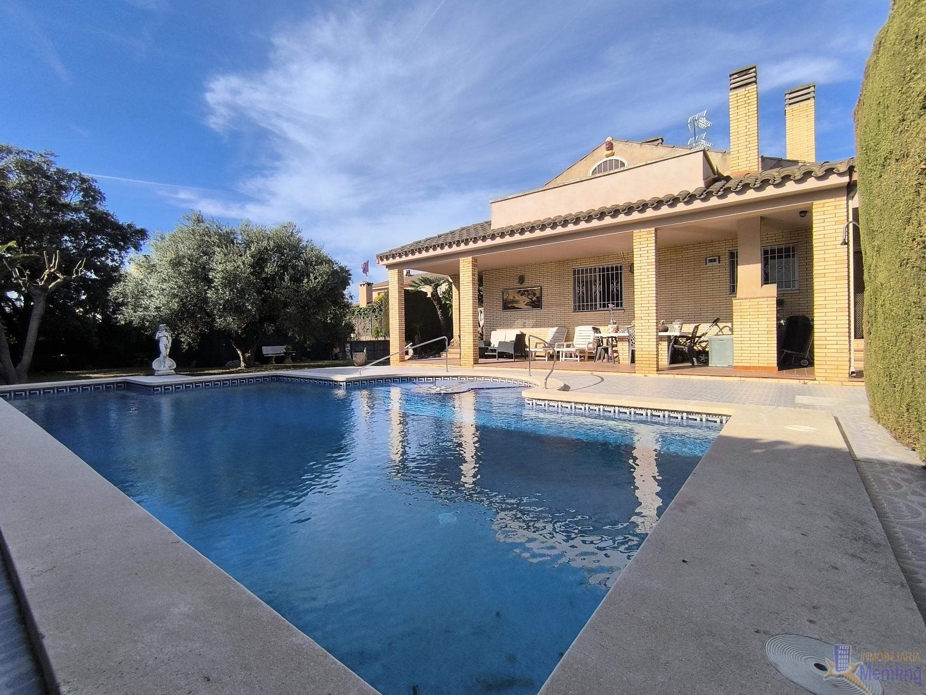 For sale of chalet in Cambrils