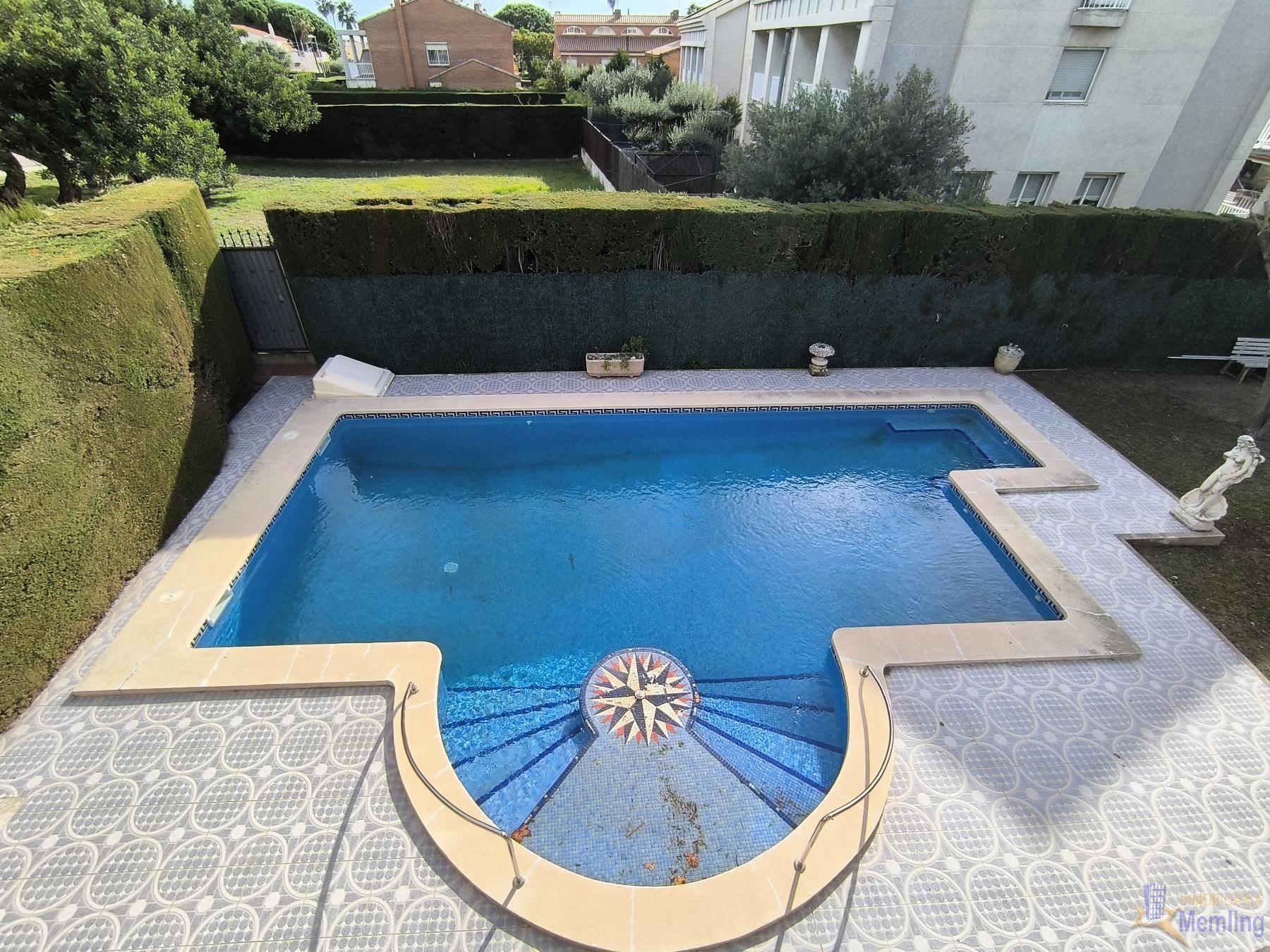 For sale of chalet in Cambrils