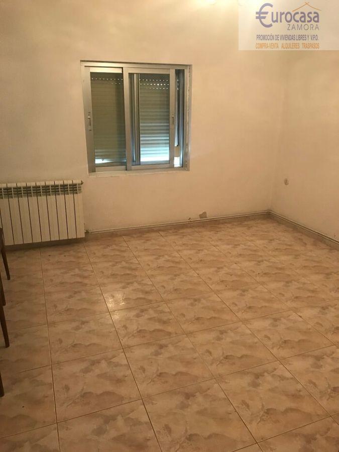 Venta de casa en Montamarta