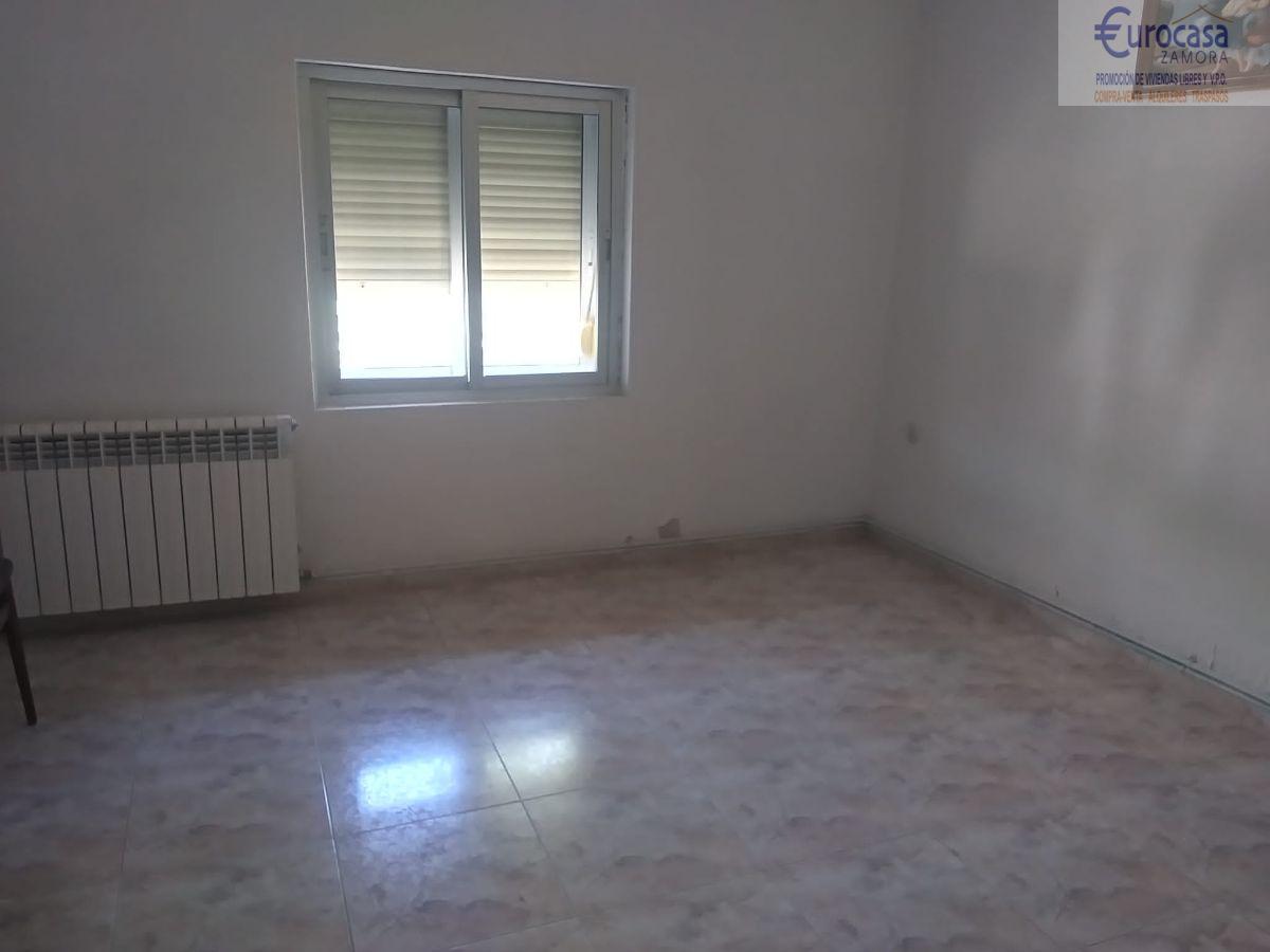 Venta de casa en Montamarta