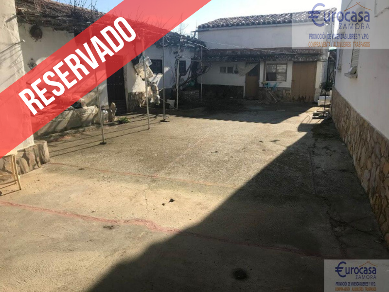For sale of house in Montamarta